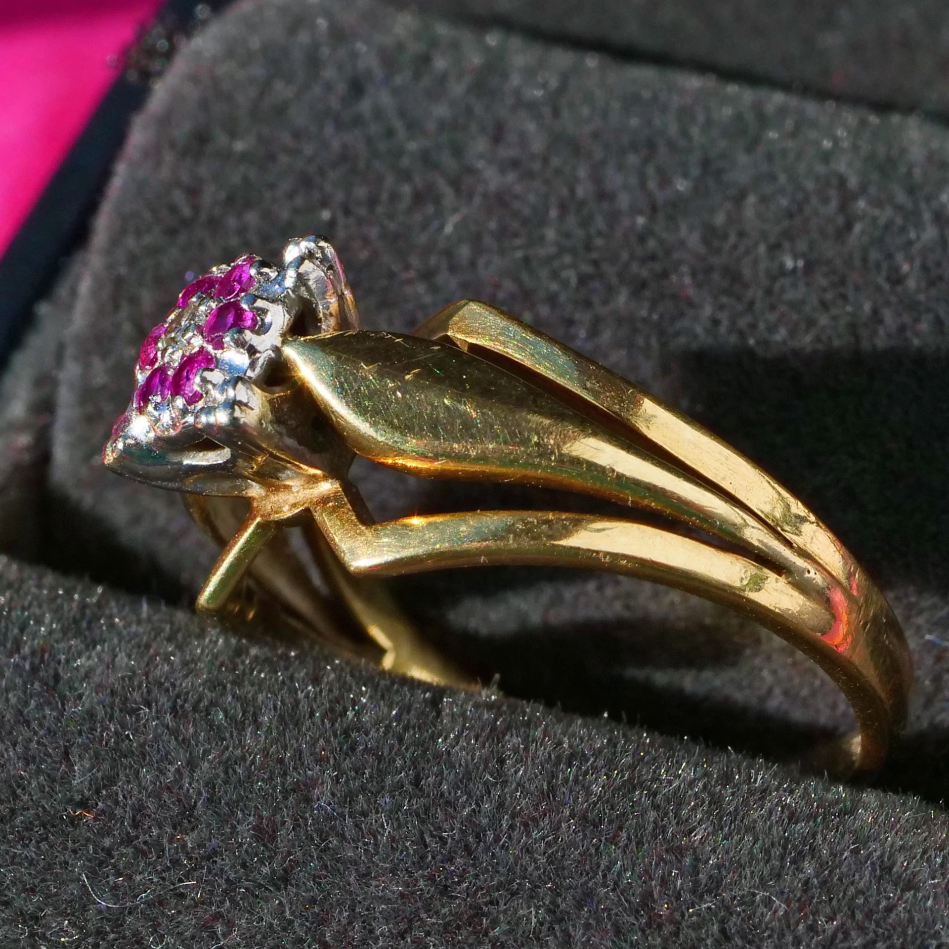 Vintage Ring 14 kt Yellowgold with Ruby and Diamond