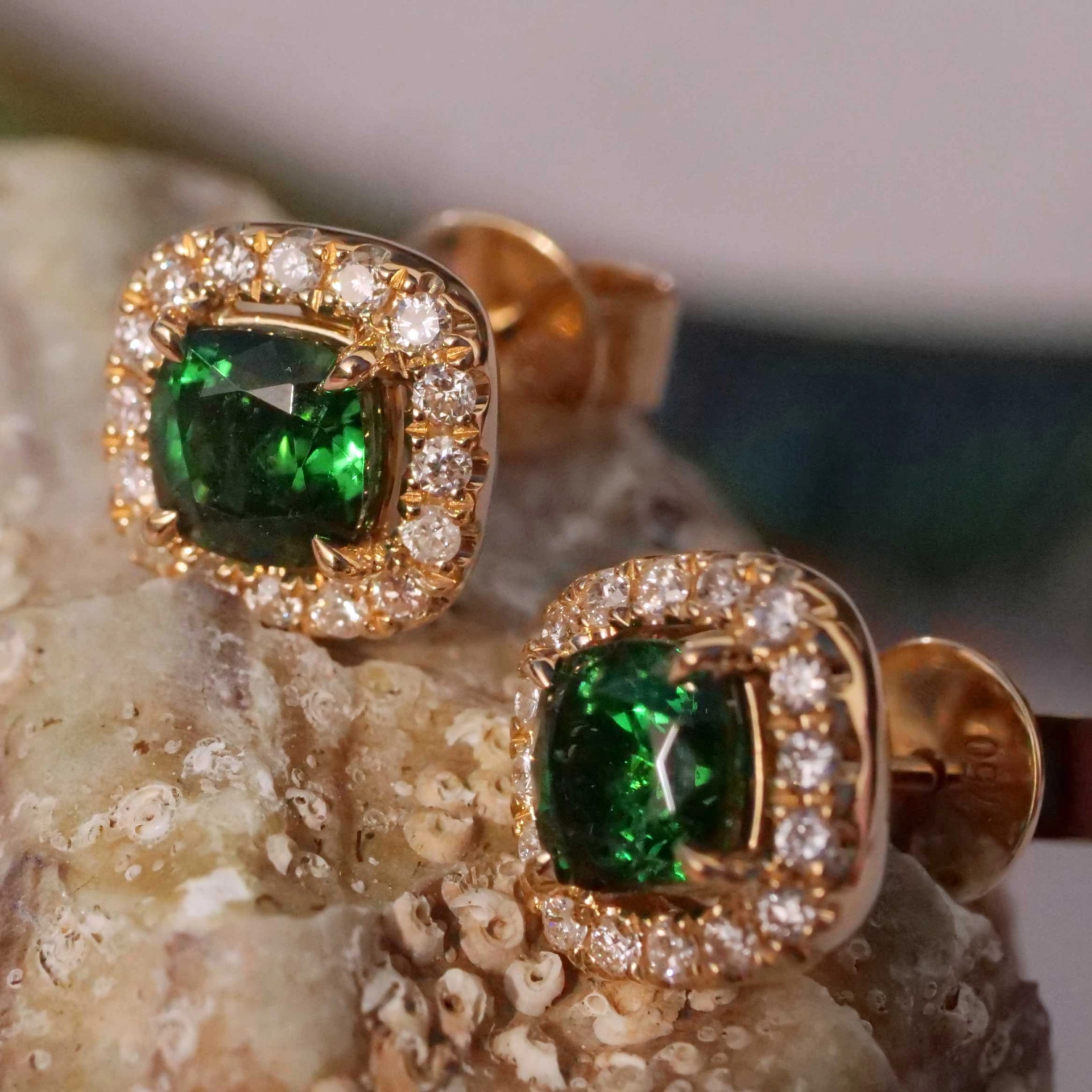 Tsavorith Brilliant Earstuds 18 kt Yellow Gold 1.42 ct 0.25 ct...what a amazing Color