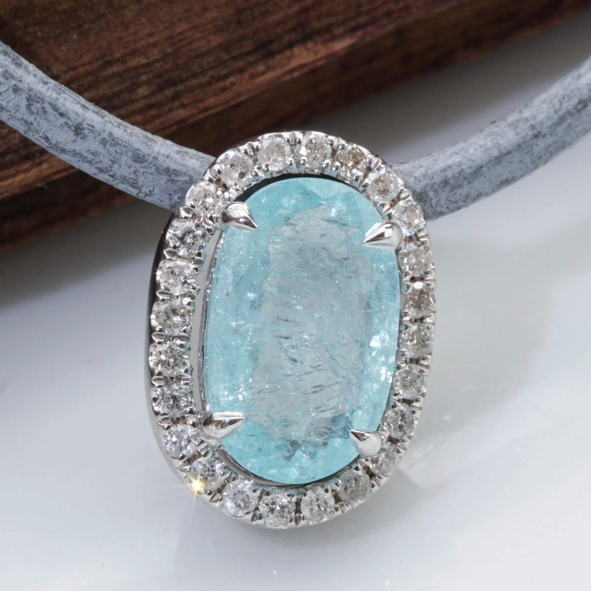 Paraiba Tourmaline Pendant 1.75 ct AAA 18 kt White Gold Brilliants 0.20 ct