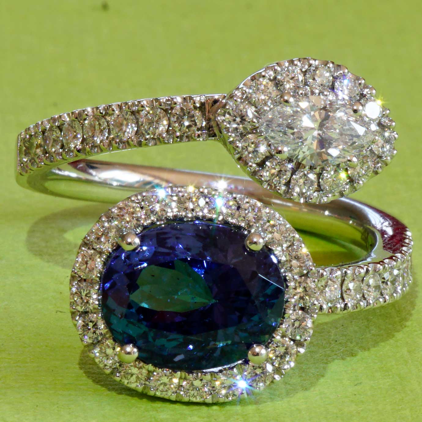 Tanzanite Brilliant Ring 18 kt White Gold Twin Design 1.06 ct with Navette