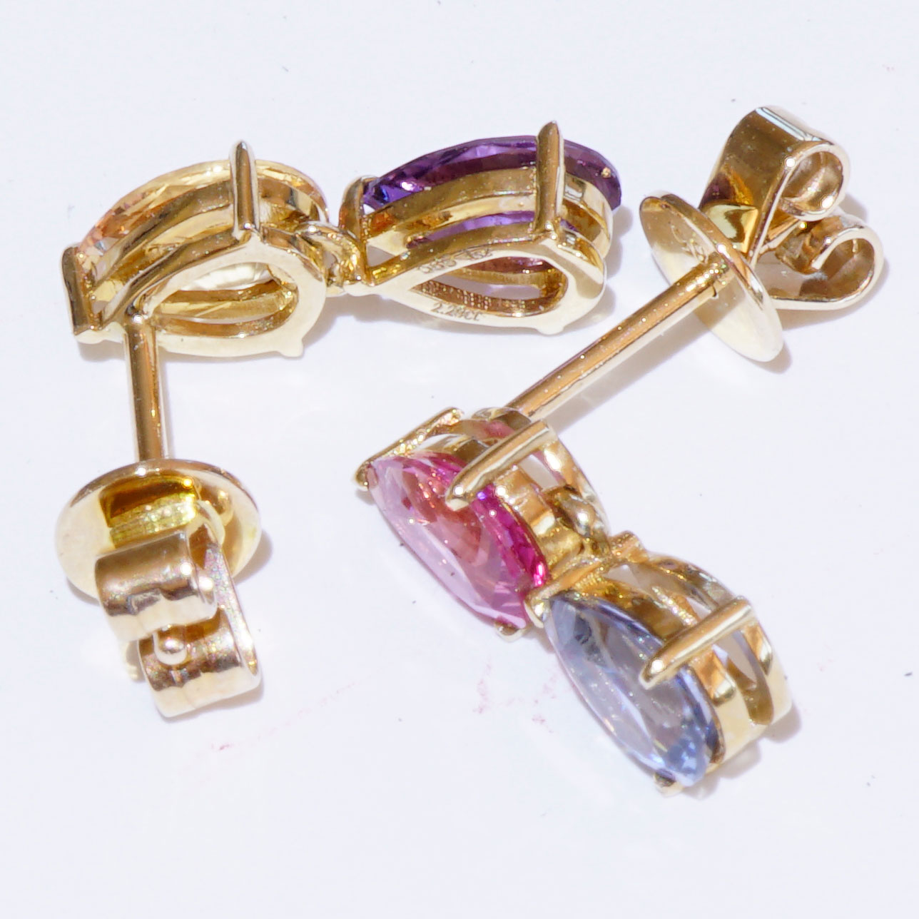 Saphire Earrings blue pink apricot purple 18 kt Yellow Gold Ilanka Mine Madagascar
