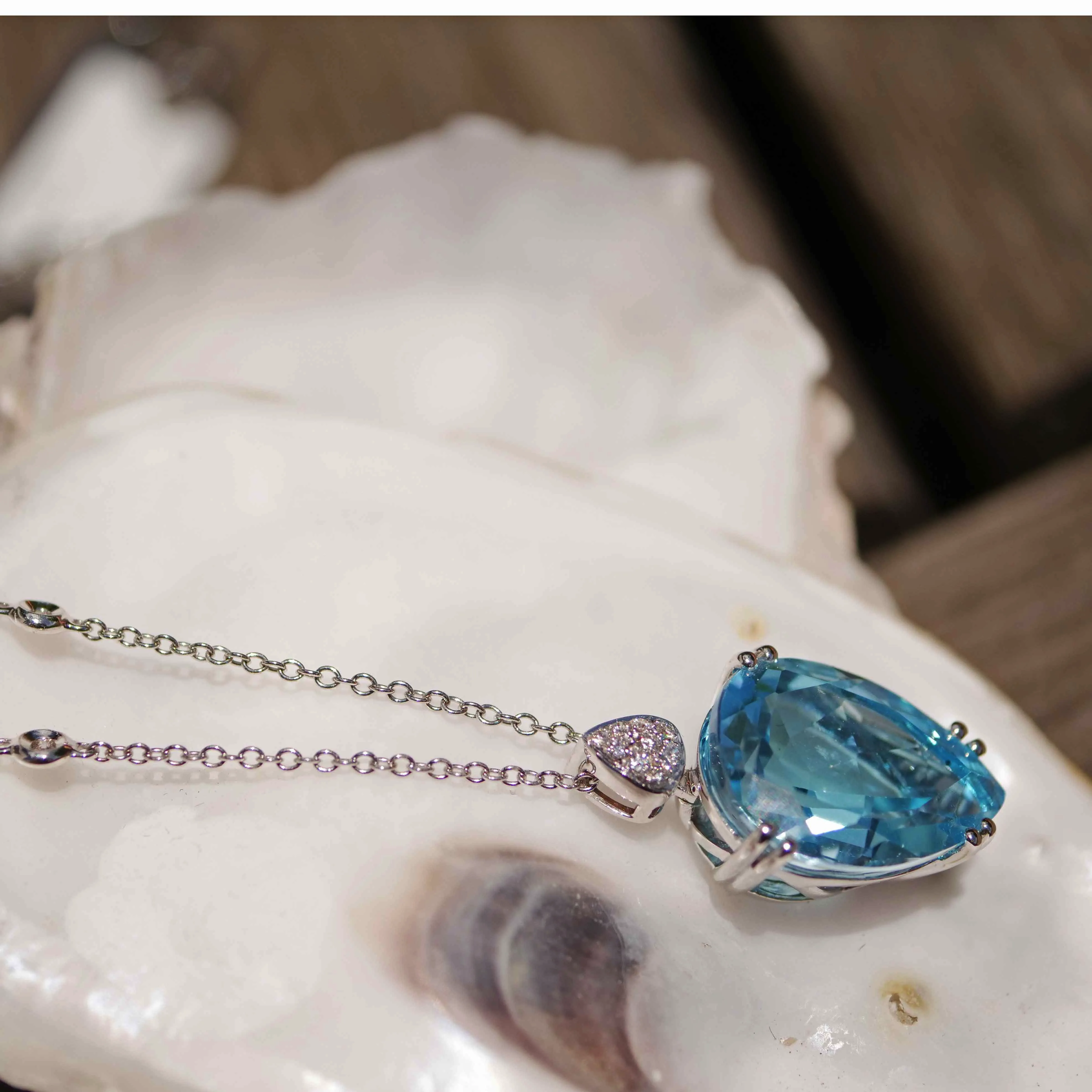 Blue Topaz Brilliant Pendant 750 White Gold 14 ct 0.11 ct Aqua Water Brilliance Teardrop Shape