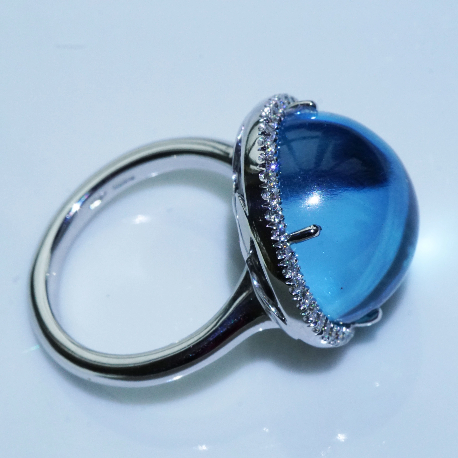 Bluetopas Brilliant Ring...deepblue Bubble...18 kt Whitegold....magical World