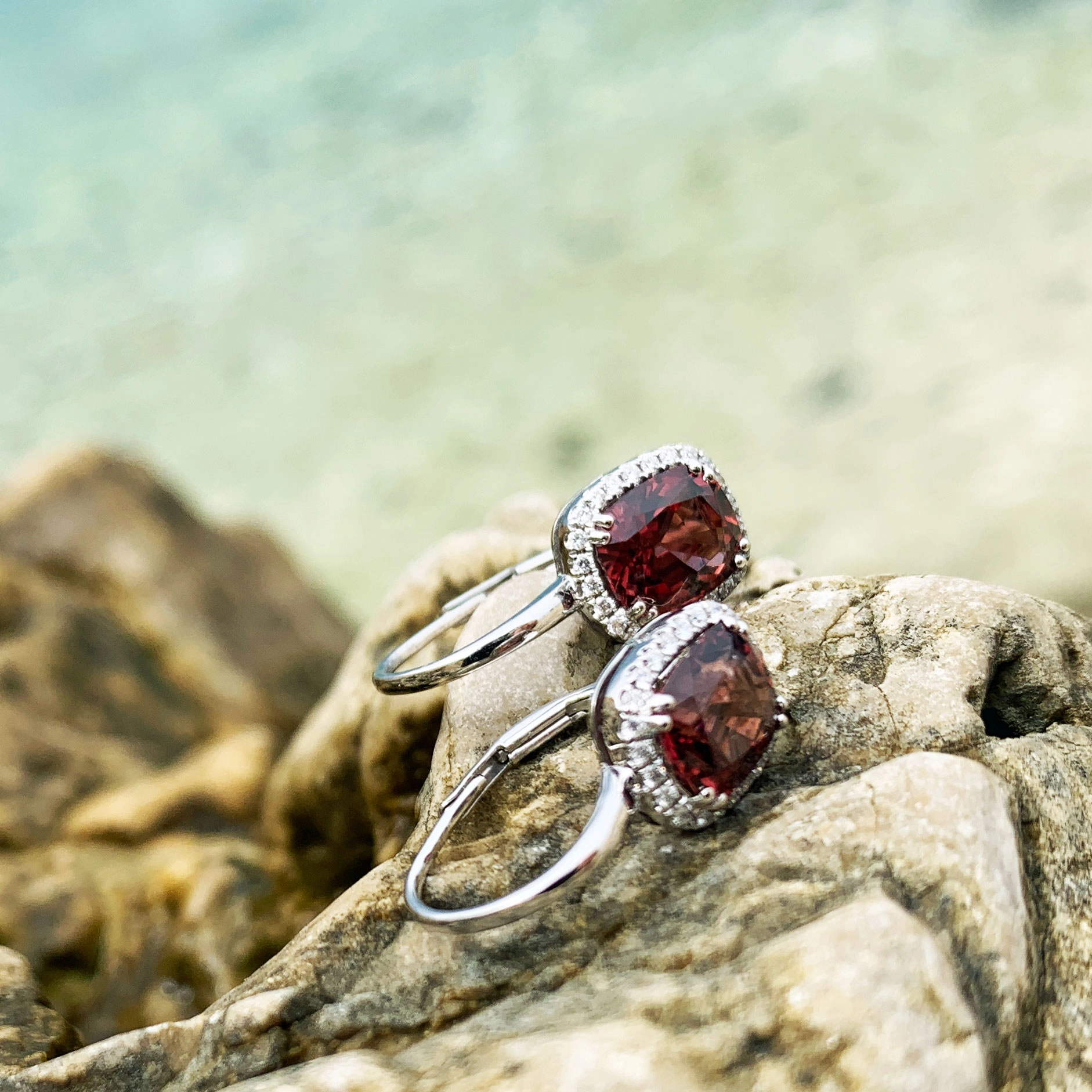 Spinel Diamond Earrings 18 kt Whitegold....from Burma popular Color 