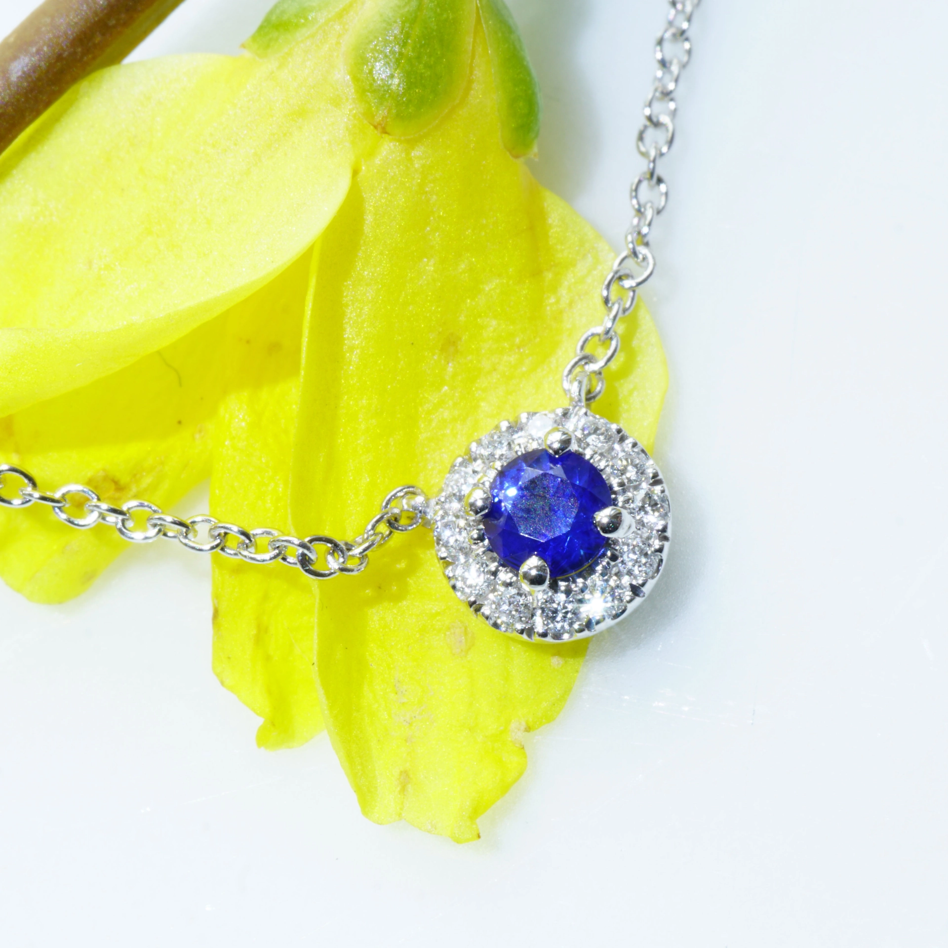Saphire Brilliant Necklace 18 kt White Gold...the sweetest Petit Necklace