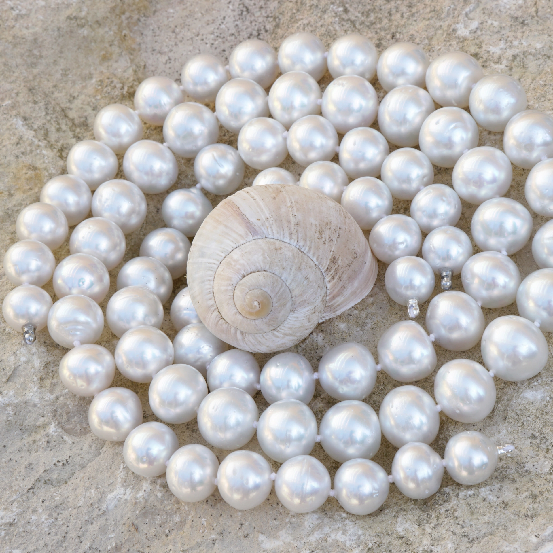 White South Sea cultured Pearl Necklace of approx. 13.4 x 10 mm AAA-AA