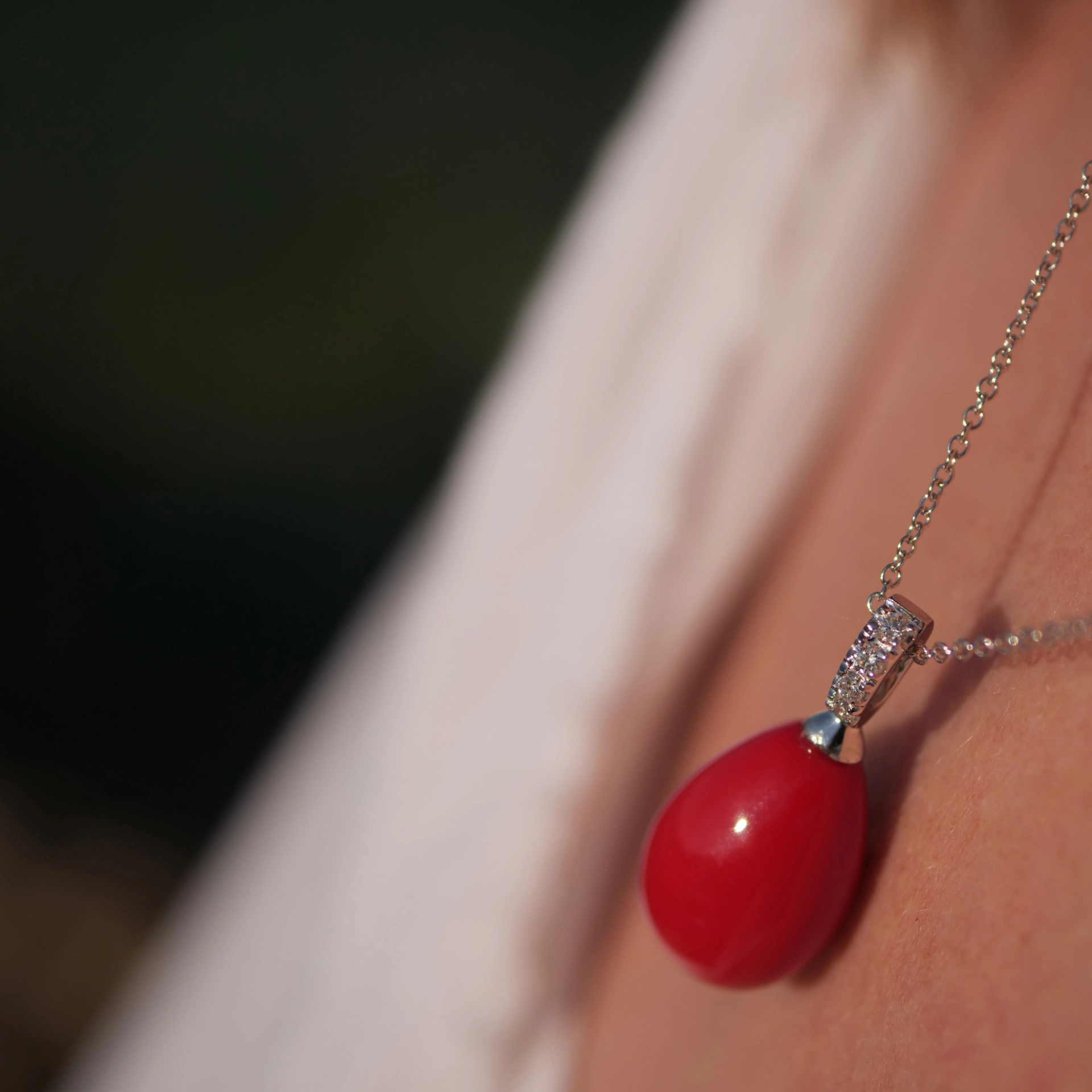 Fine Sardegna Drop Brilliant Pendant Chain 18 kt White Gold...sooo elegant