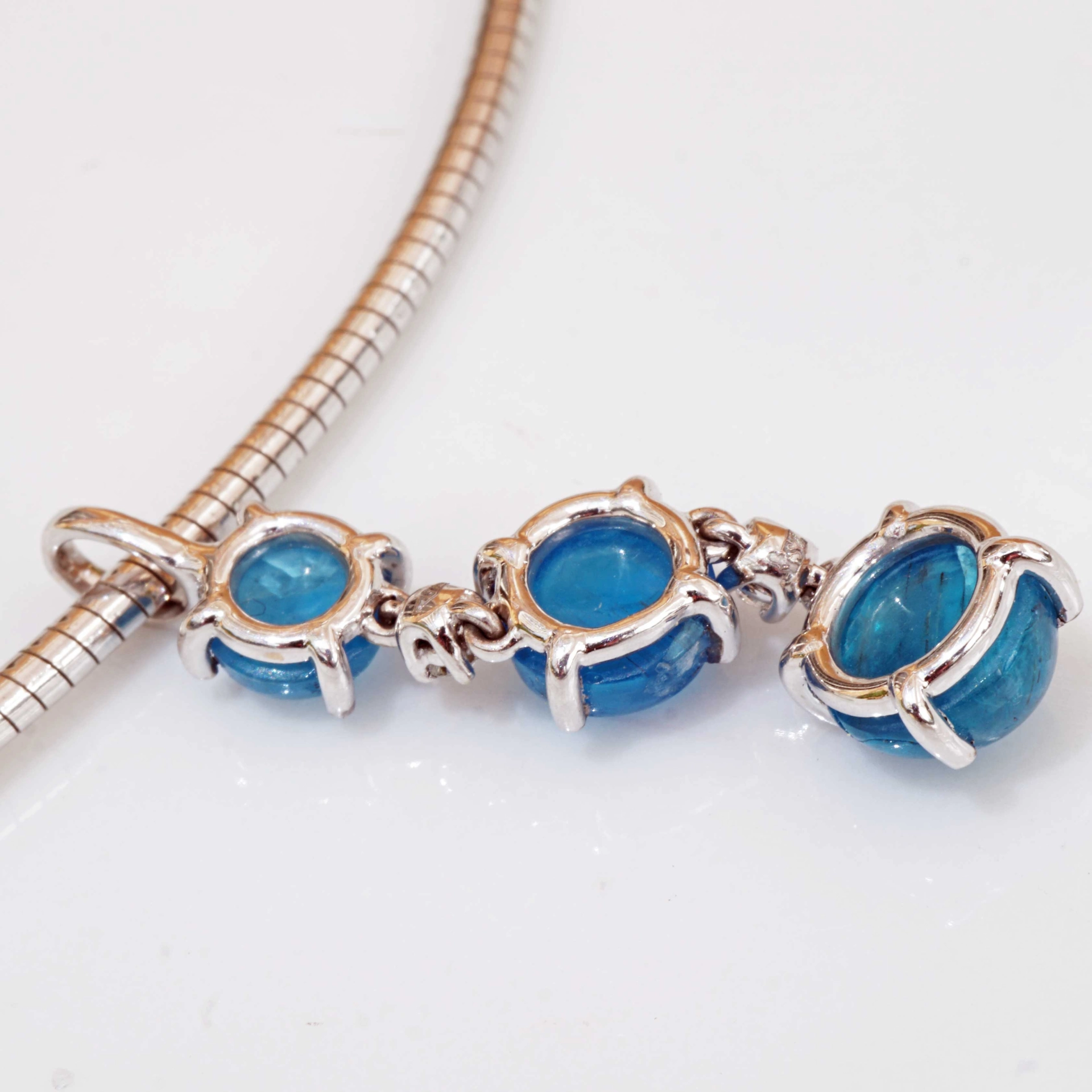 Pendant NEON Colors Apatite and Brilliants 18 kt White Gold....great Setting made in Italy