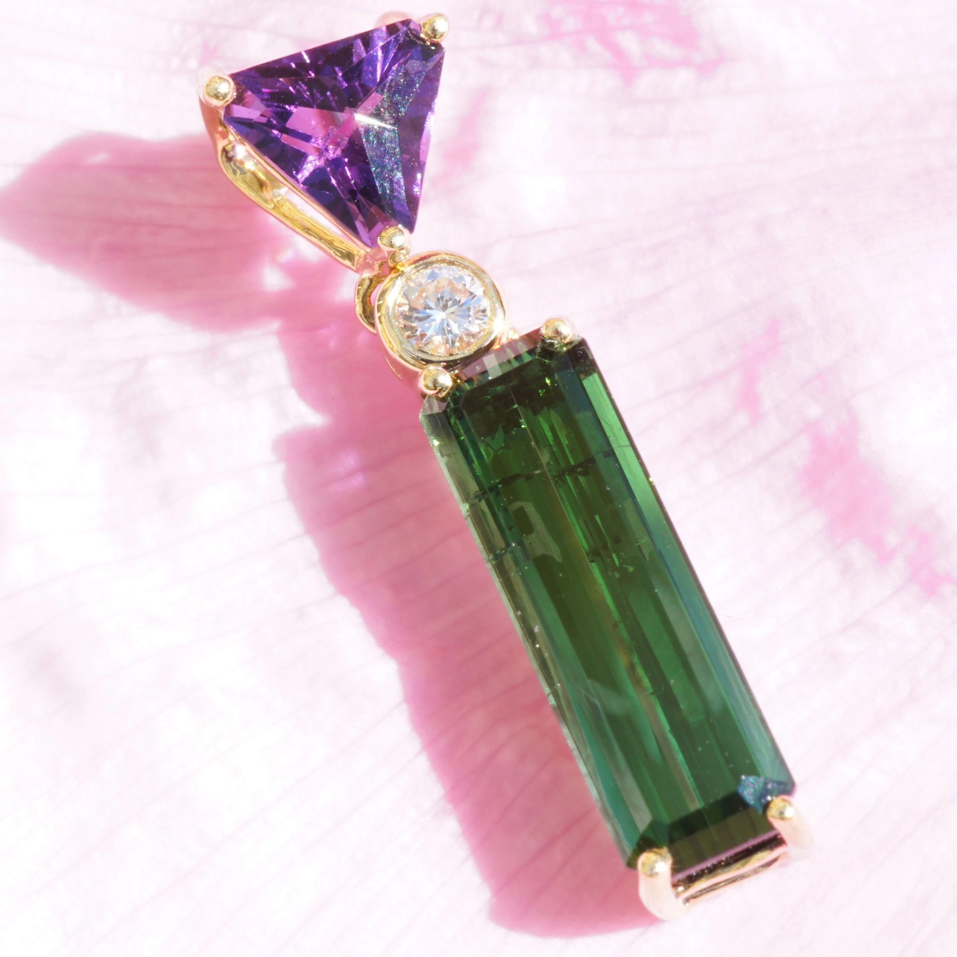 Turmalin Diamant Amethyst Anhänger 2.08 0.41 0.05 ct AAA 750er Gelbgold ...coole Farbenkombination