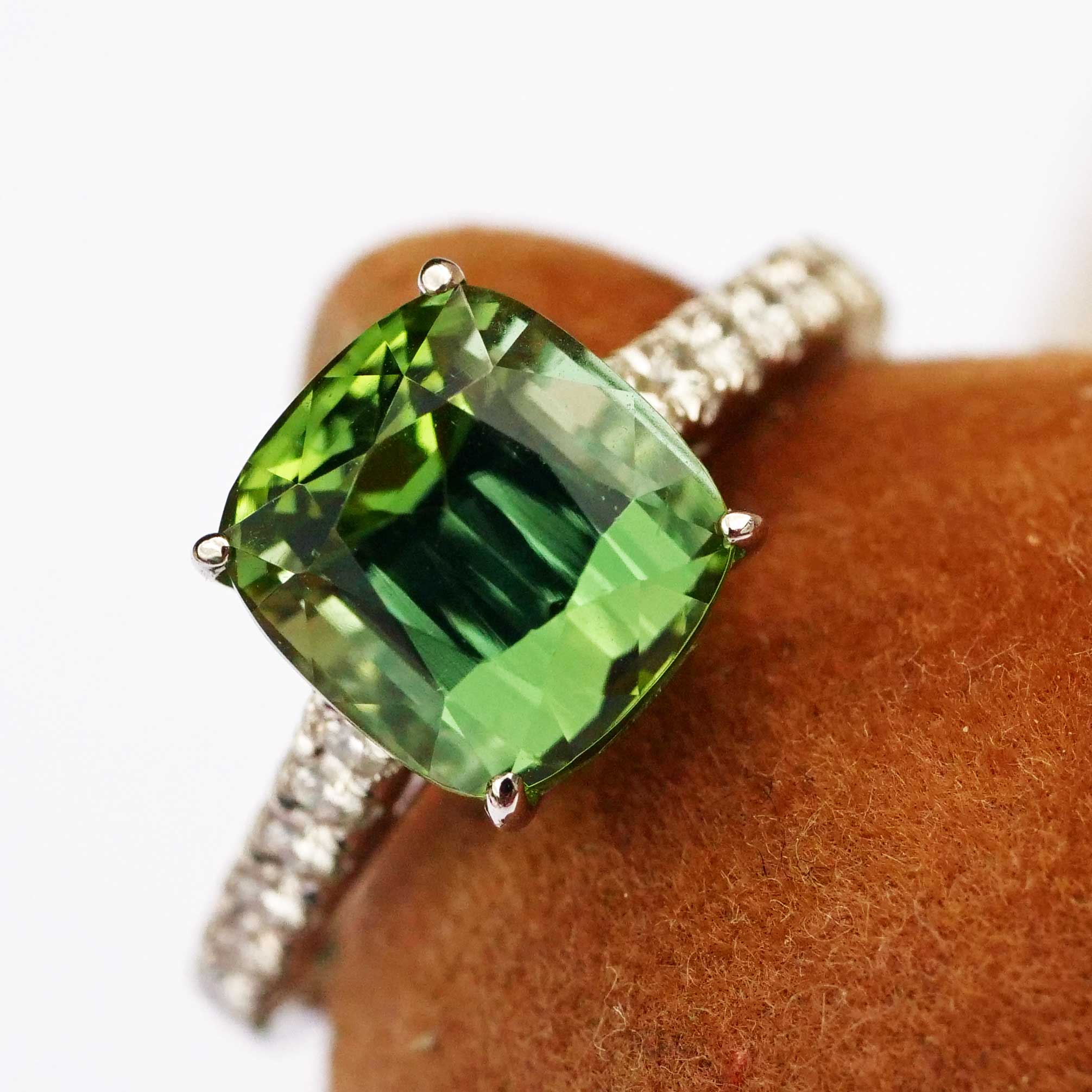 Lagun Green-Blue Tourmaline Brilliant Ring 750 White Gold 3.90 ct 0.27 ct Afghanistan Top Quality