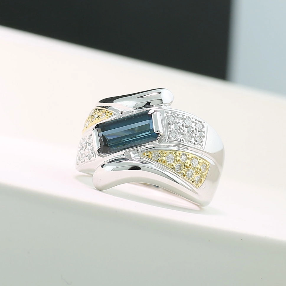 Indigolith Tourmaline Ring with Diamonds 18 kt Whitegold....precious