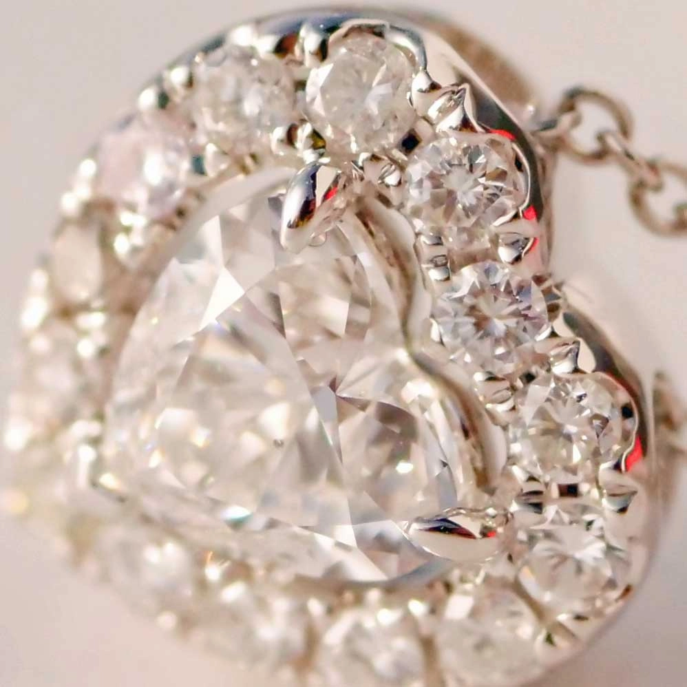 Heart full cut brilliant approx. 0.70 ct, F (very fine white) / SI1(small inclusions) with GIA report