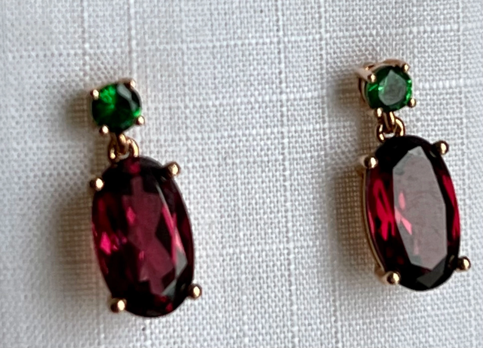 Single ear stud with a rare gold colored sapphire