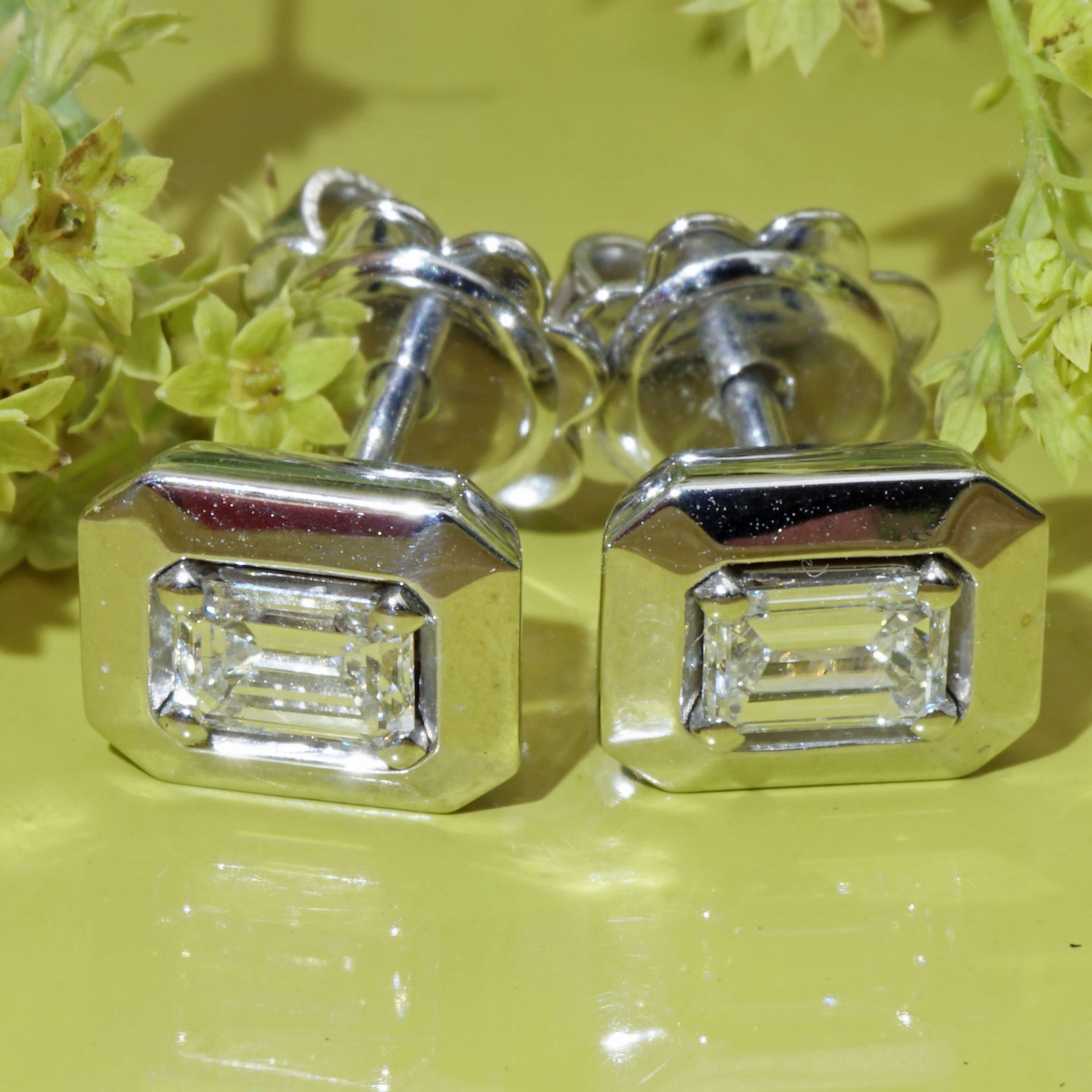 0.40 ct Emerald Cut Diamond Ear Studs 18kt White Gold made in Italy