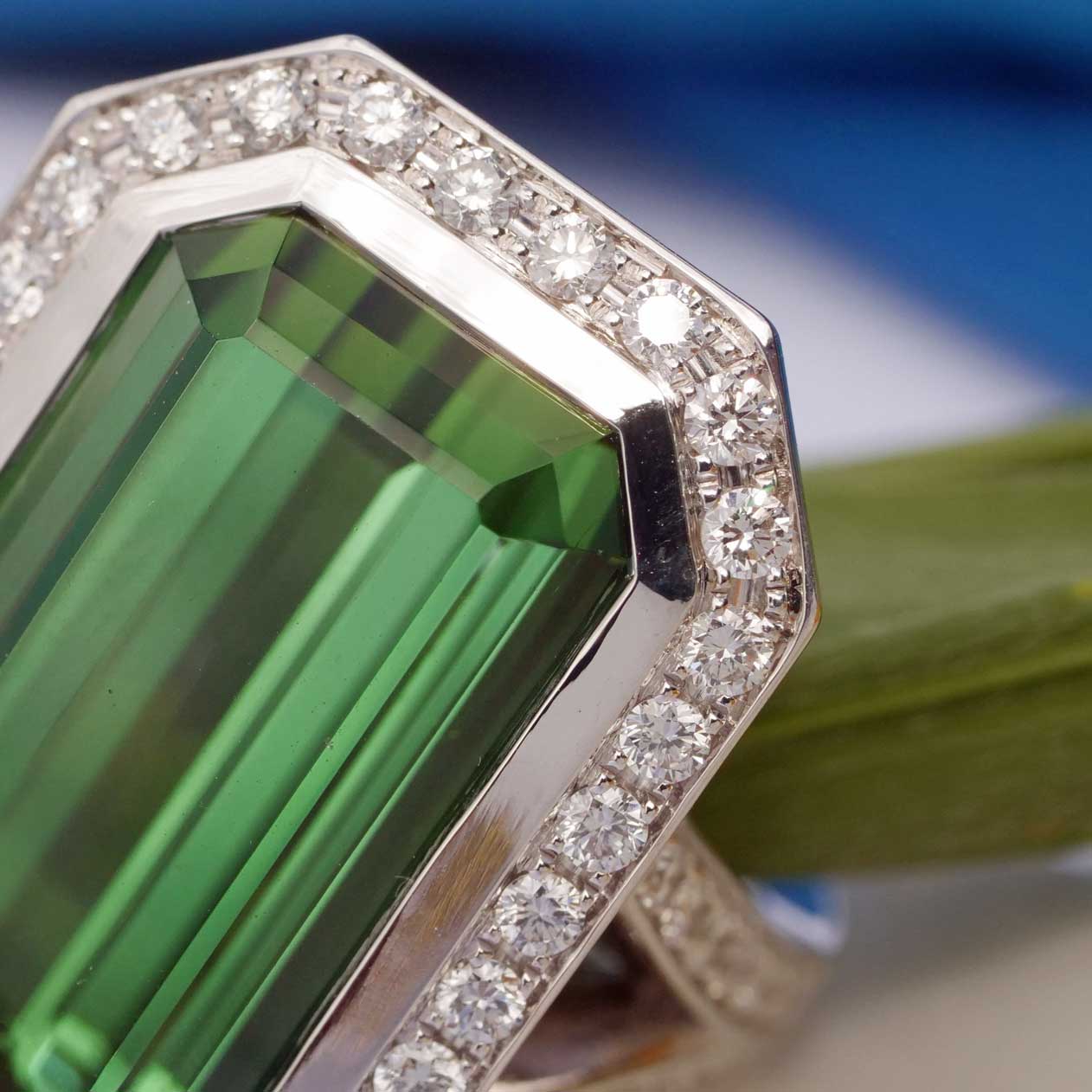 Tourmaline from Afghanistan green 19.79 ct fine Color Eyeclean Investment Gemstone