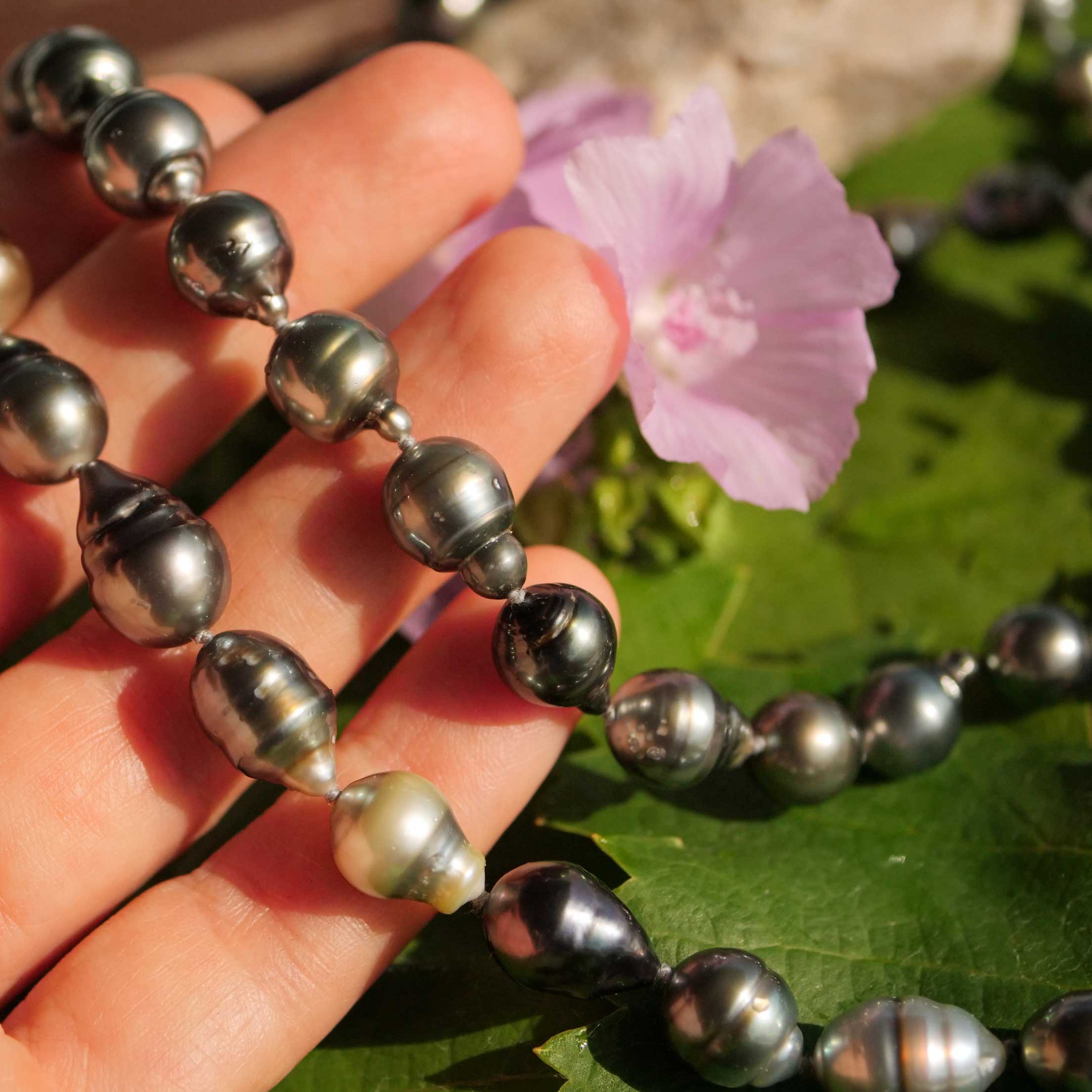 Tahitian cultured Pearl Strand 8-11 mm baroque strong Luster untreated