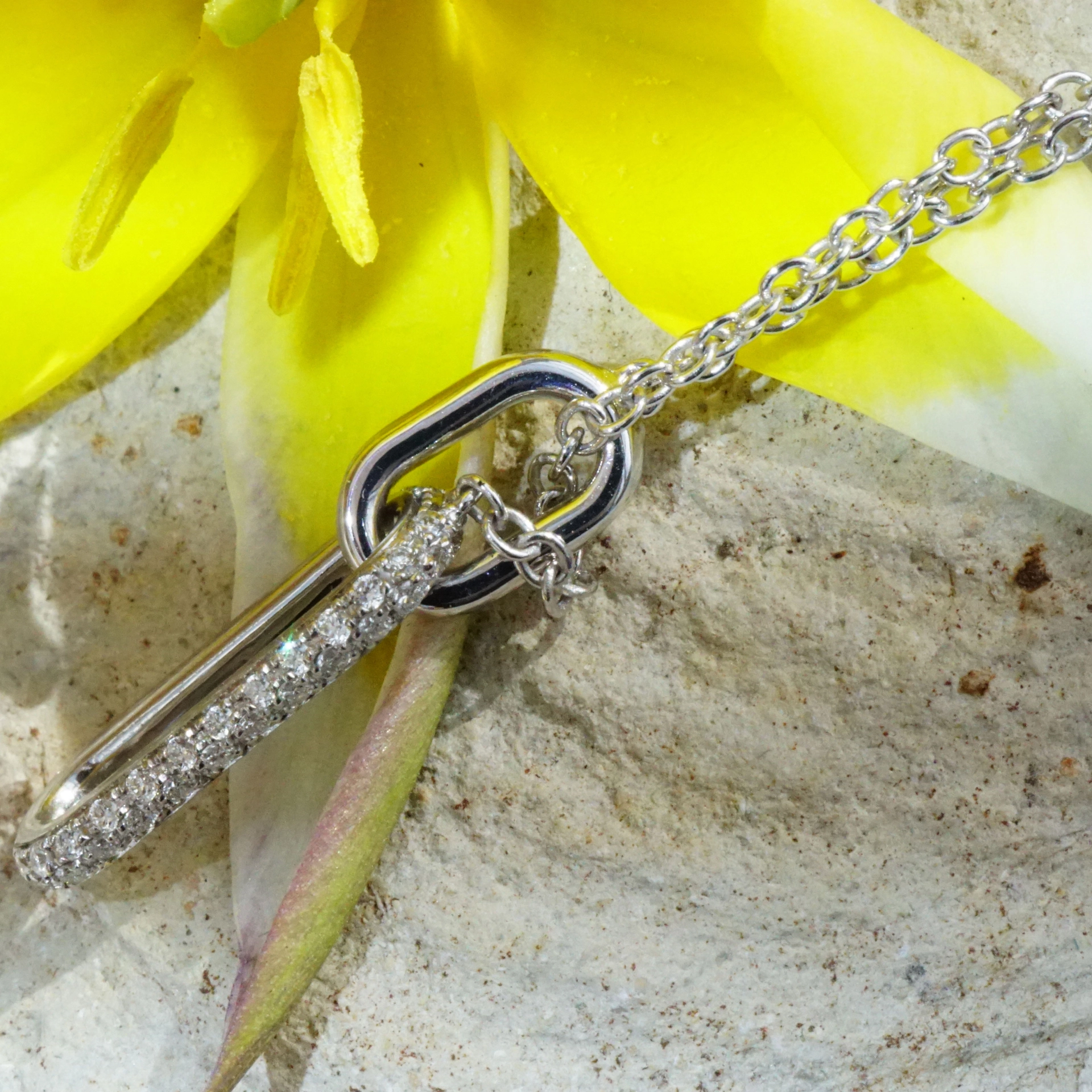 Brilliant Necklace 18 kt White Gold Ultra Modern 0.20 ct TW VS
