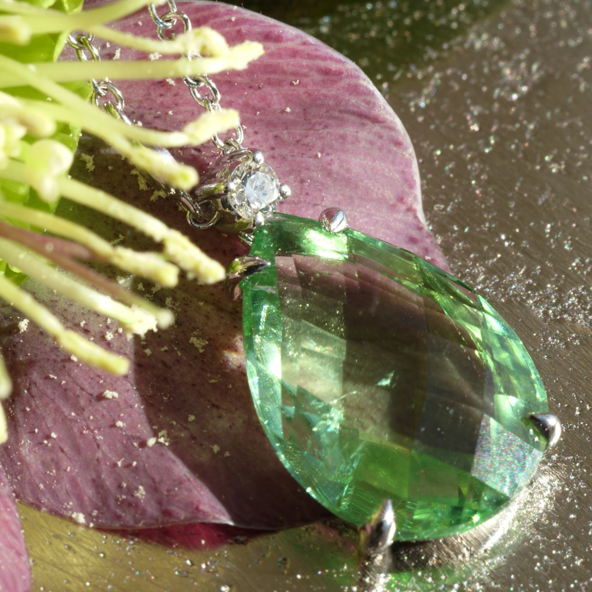Peridot Brillant Collier 43 cm 750er Weissgold 5 ct 0.13 ct mintfarben Pakistan