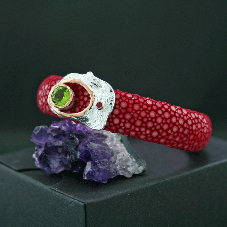 Peridot-Rochenleder-Armreif, 925/-Silber