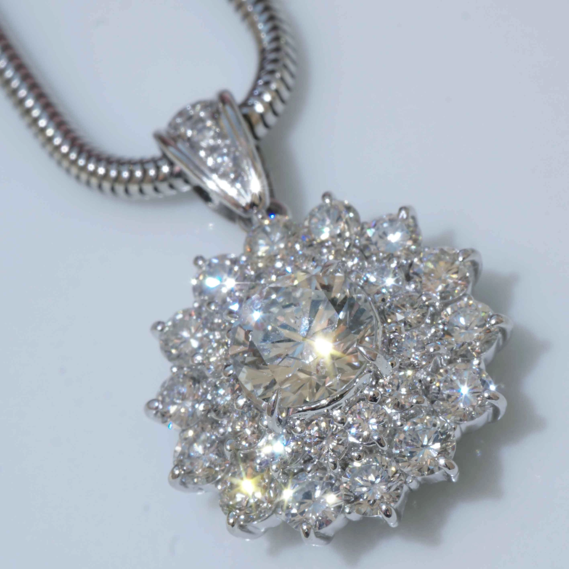 Solitaire Pendant 1.022 ct 1.48 ct 900 Platinum high-end Rosette Shape