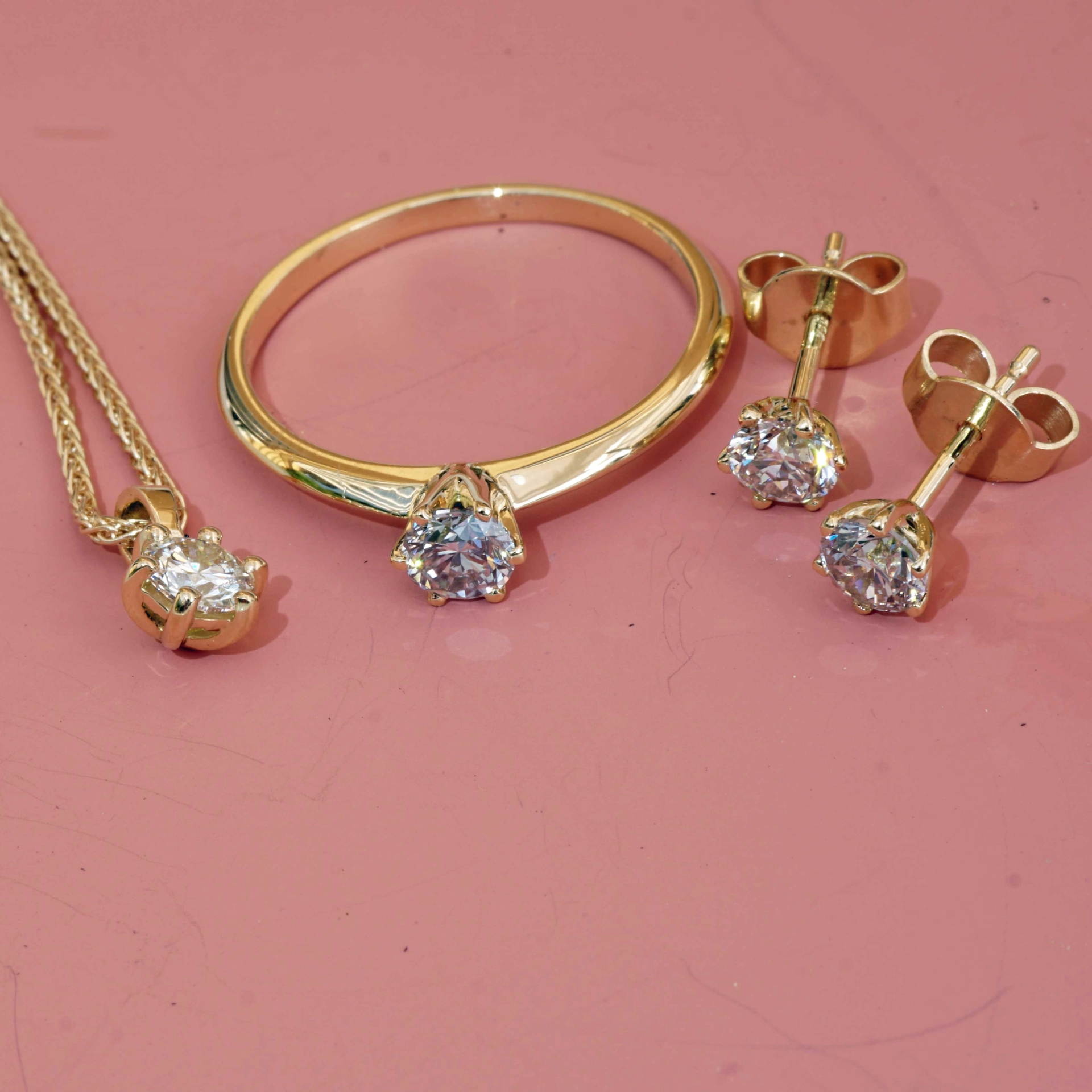 Brilliant Pendant Ring Earstuds 18 kt Yellowgold total 1.20 ct VS Silhouette Schmuck