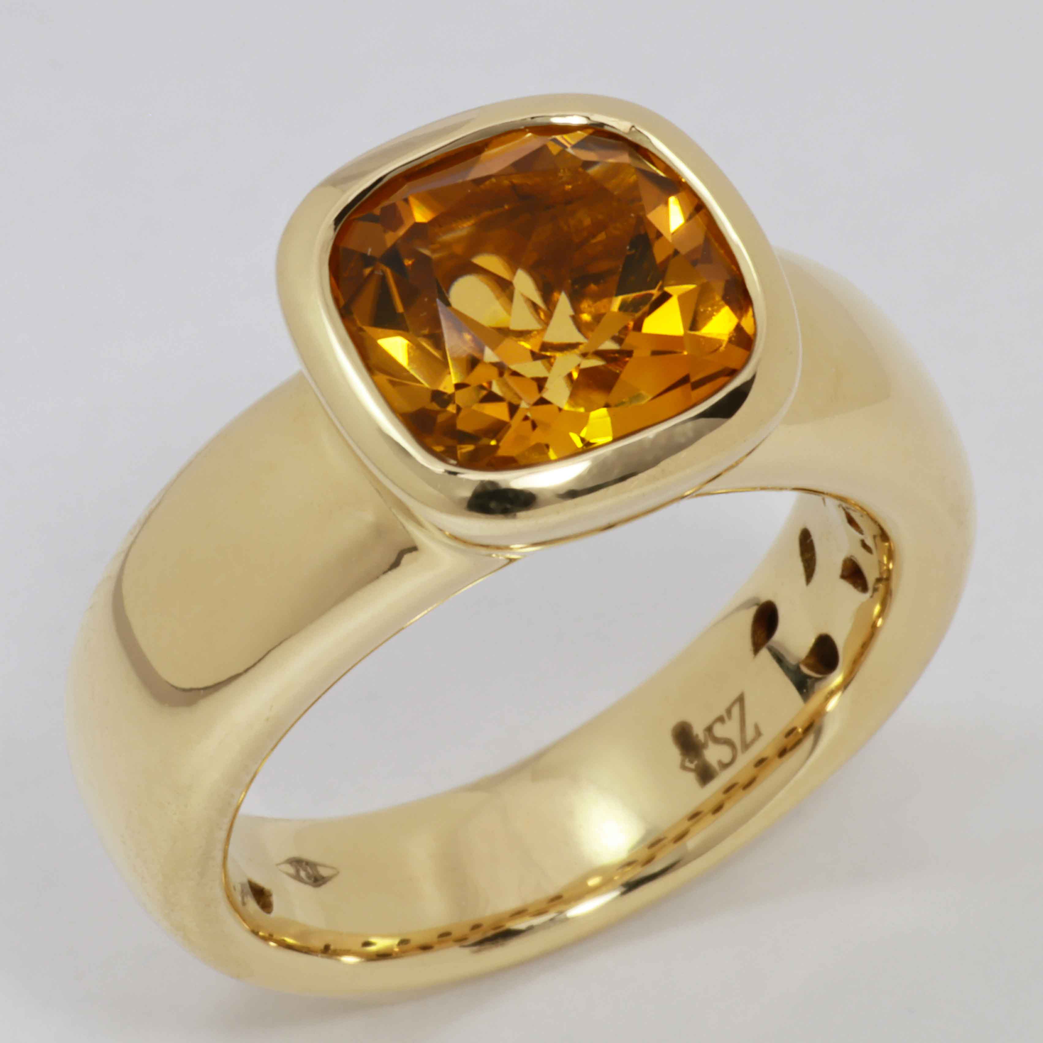 Citrin Ring 750 Yellow Gold Valenza..... bella Italia.... small Cardinal Ring... so trendy 