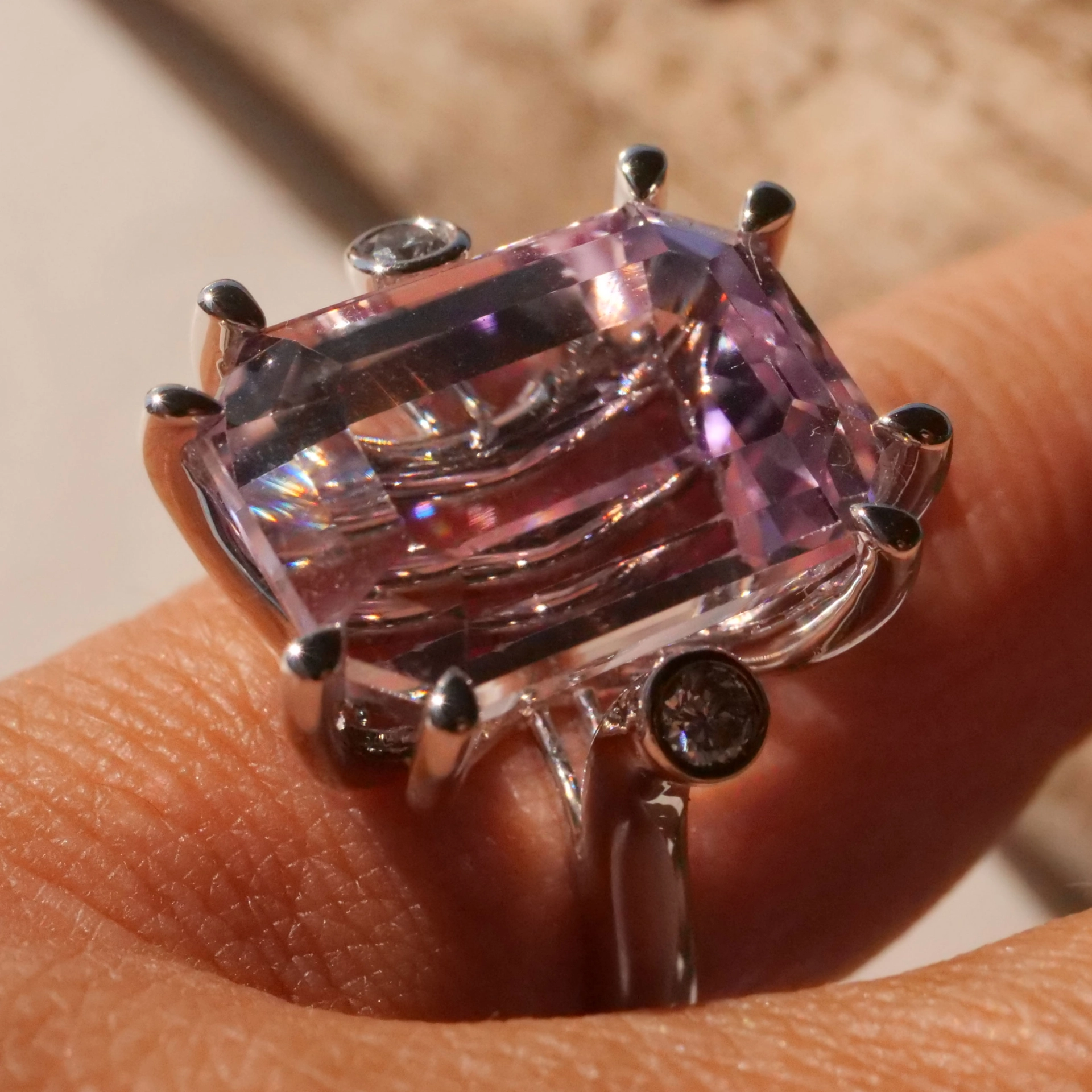 Kunzite Brilliant Ring 18 kt White Gold 18.64 ct 0.13 ct.....very chic set