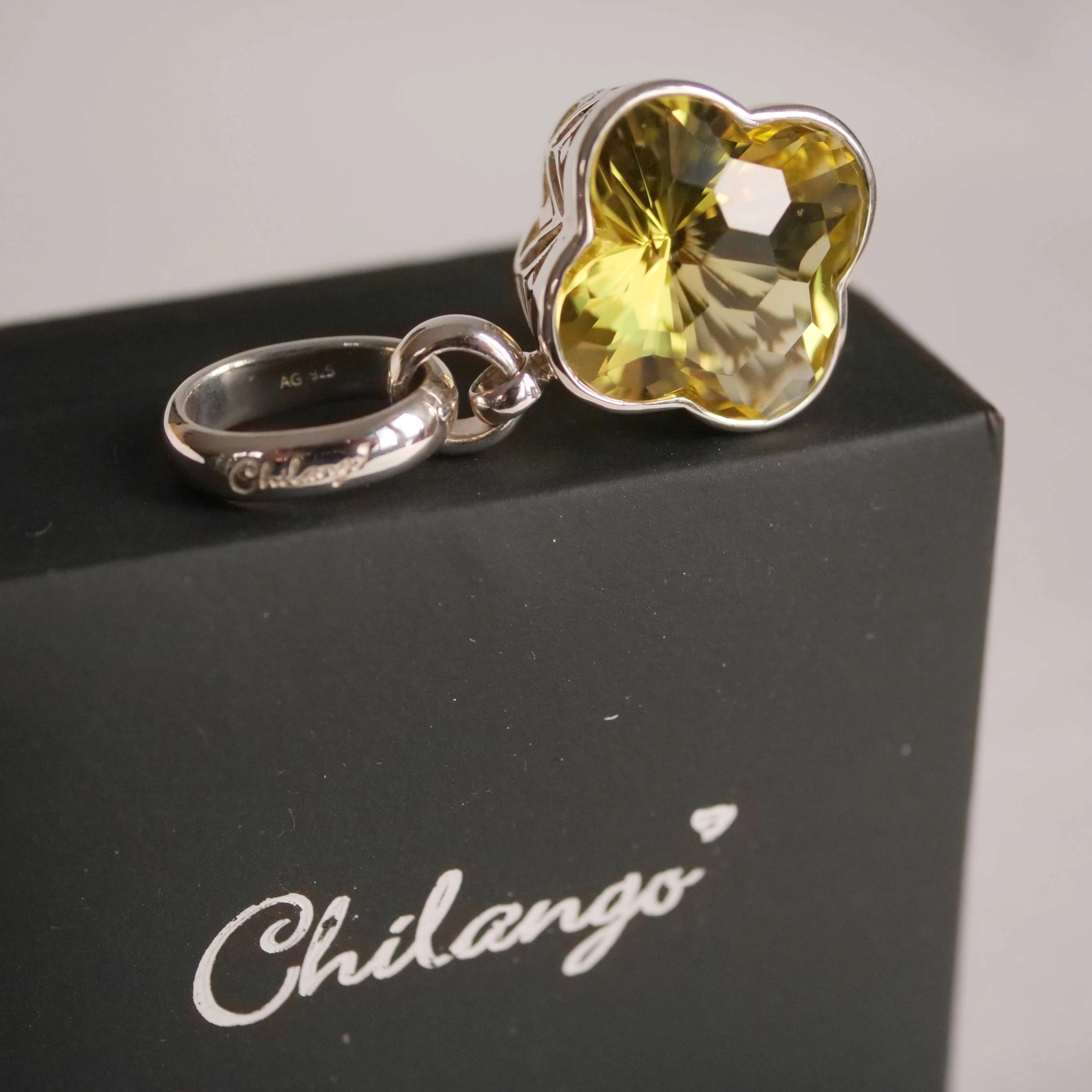 Chilango Pendant Diamond BR Honey Cut with Lemon Quarz cool neon Yellow Color