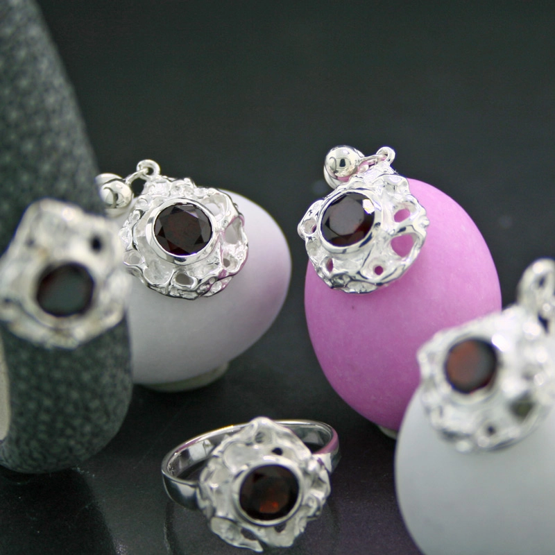 Granat-Rochenleder-Armreif, 925/-Silber