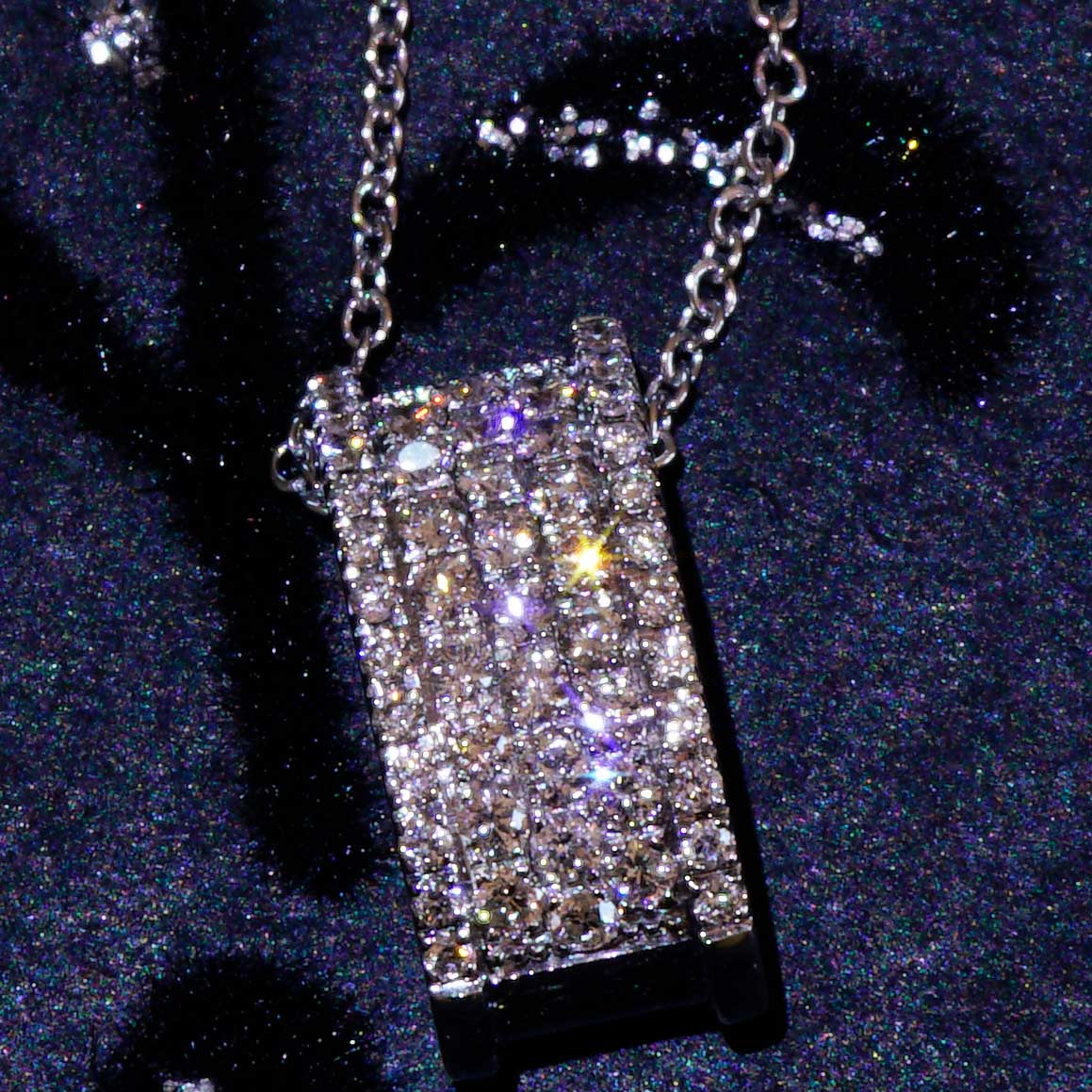 Brilliant Necklace 0.35 ct TW VS White Gold 750 Modern Design.... Carrying is fun !!