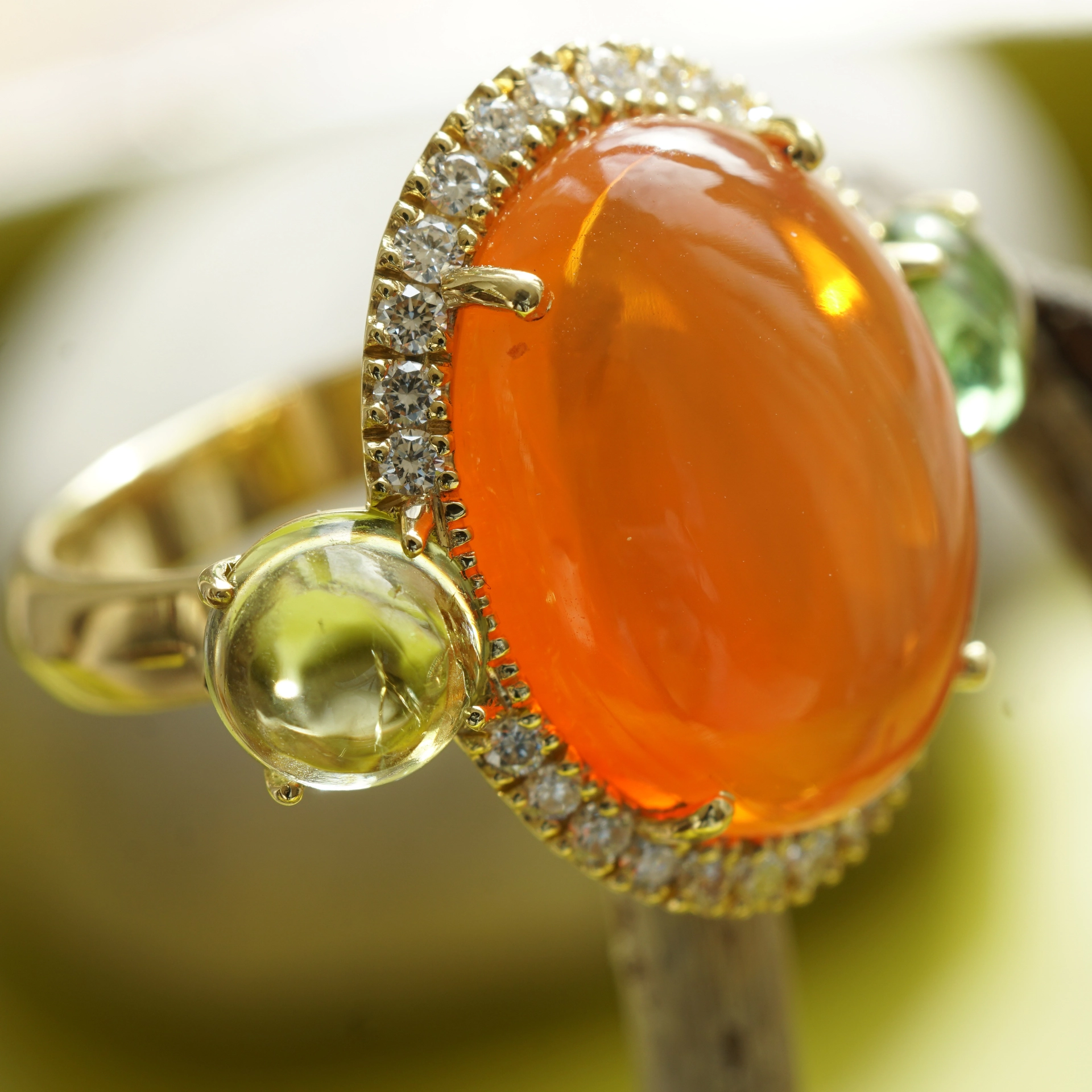 Fireopal Turmalin Ring 18 kt Yellowgold made in Valenza Springcolors