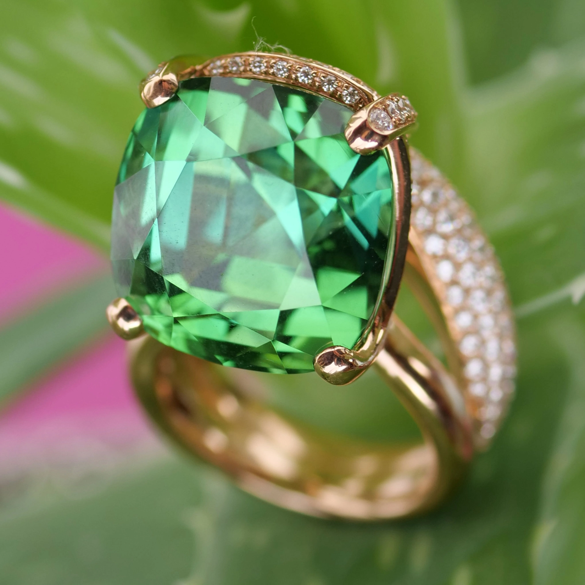 Tourmaline Diamond Ring 18kt Rosegold investment gem 25.15 ct Afghanistan green-bluish loupe clean AAA+ 16 x 16 x 14 mm