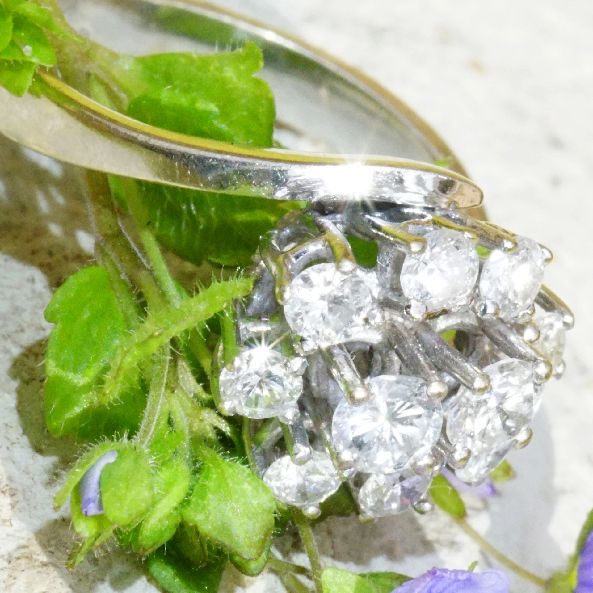 Brilliant Ring 1 ct Diamonds...what a charming Style