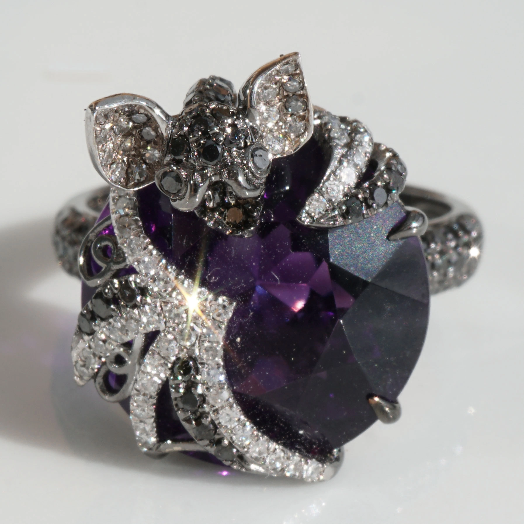Bat Designer Ring with brasil. Amethyst and Diamonds total ca. 0.89 ct....Creepy
