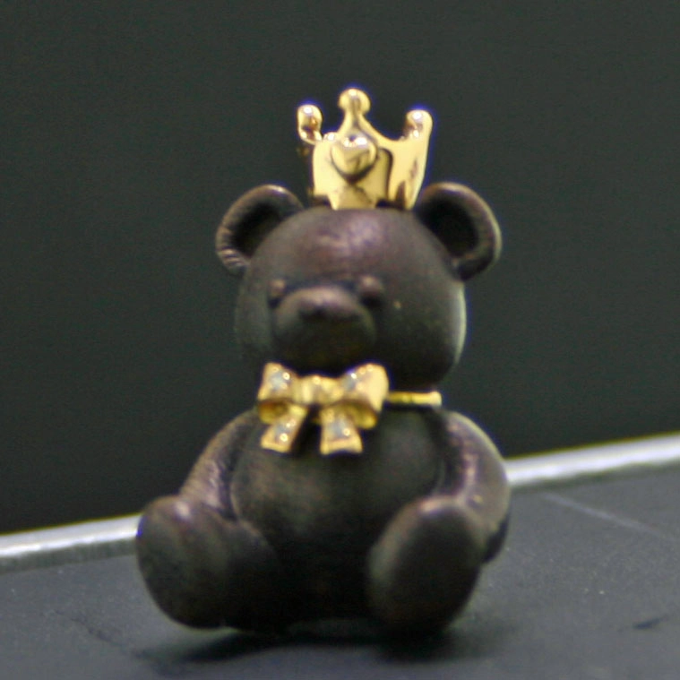 Brillant-Anhänger "Teddybärchen mit Krone", 750/-Weißgold/-18 kt