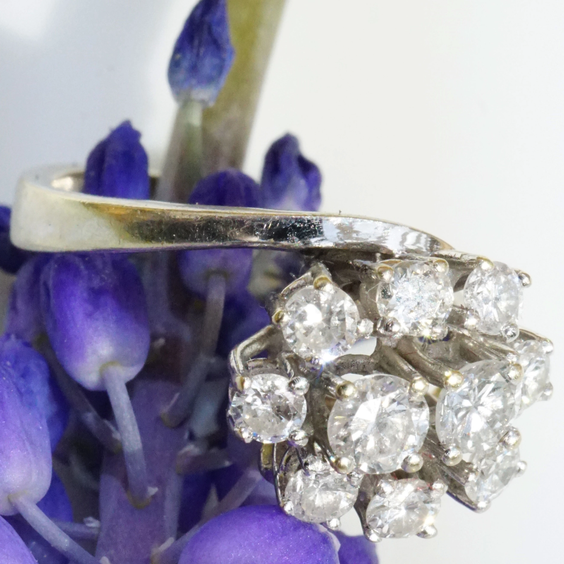 Brilliant Ring 1 ct Diamonds...what a charming Style