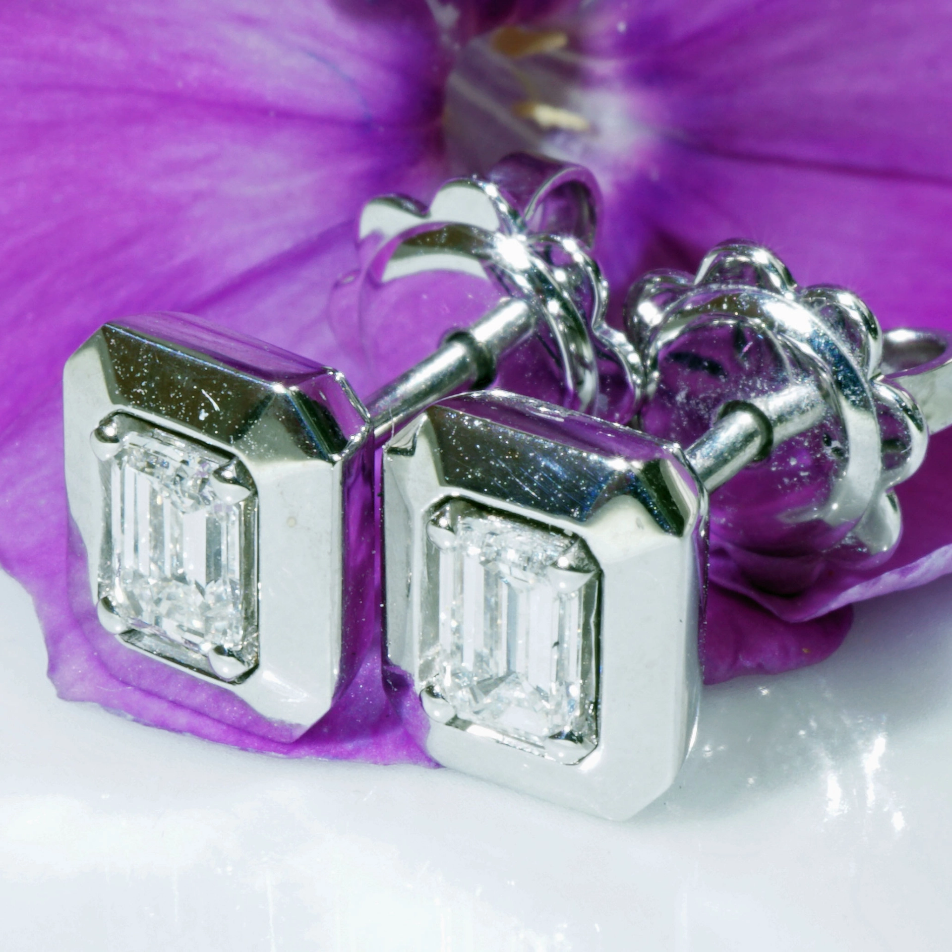 0.40 ct Emerald Cut Diamond Ear Studs 18kt White Gold made in Italy
