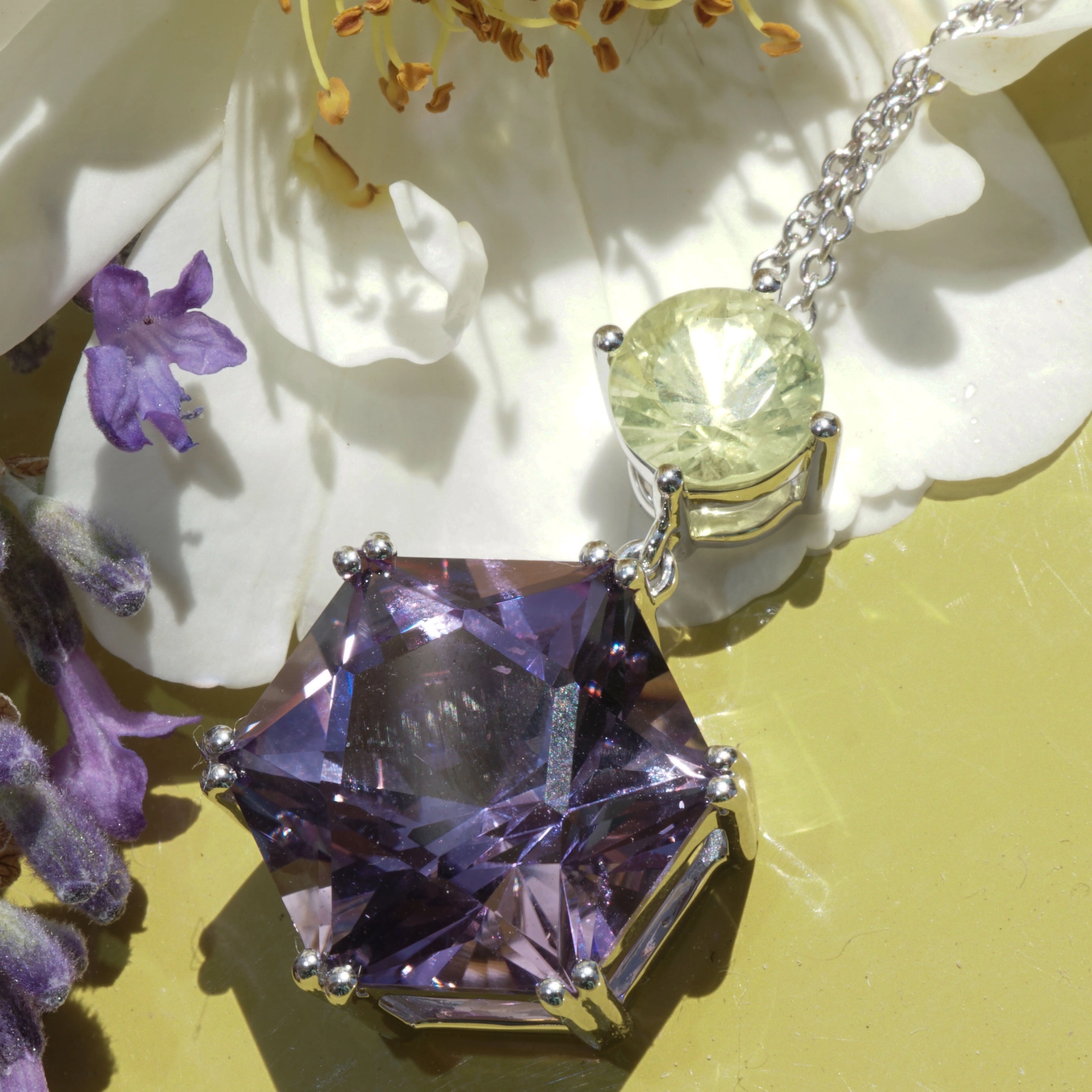 Chrysoberyll Amethyst Pendant with Chain...neverseen Colors...18 kt White Gold