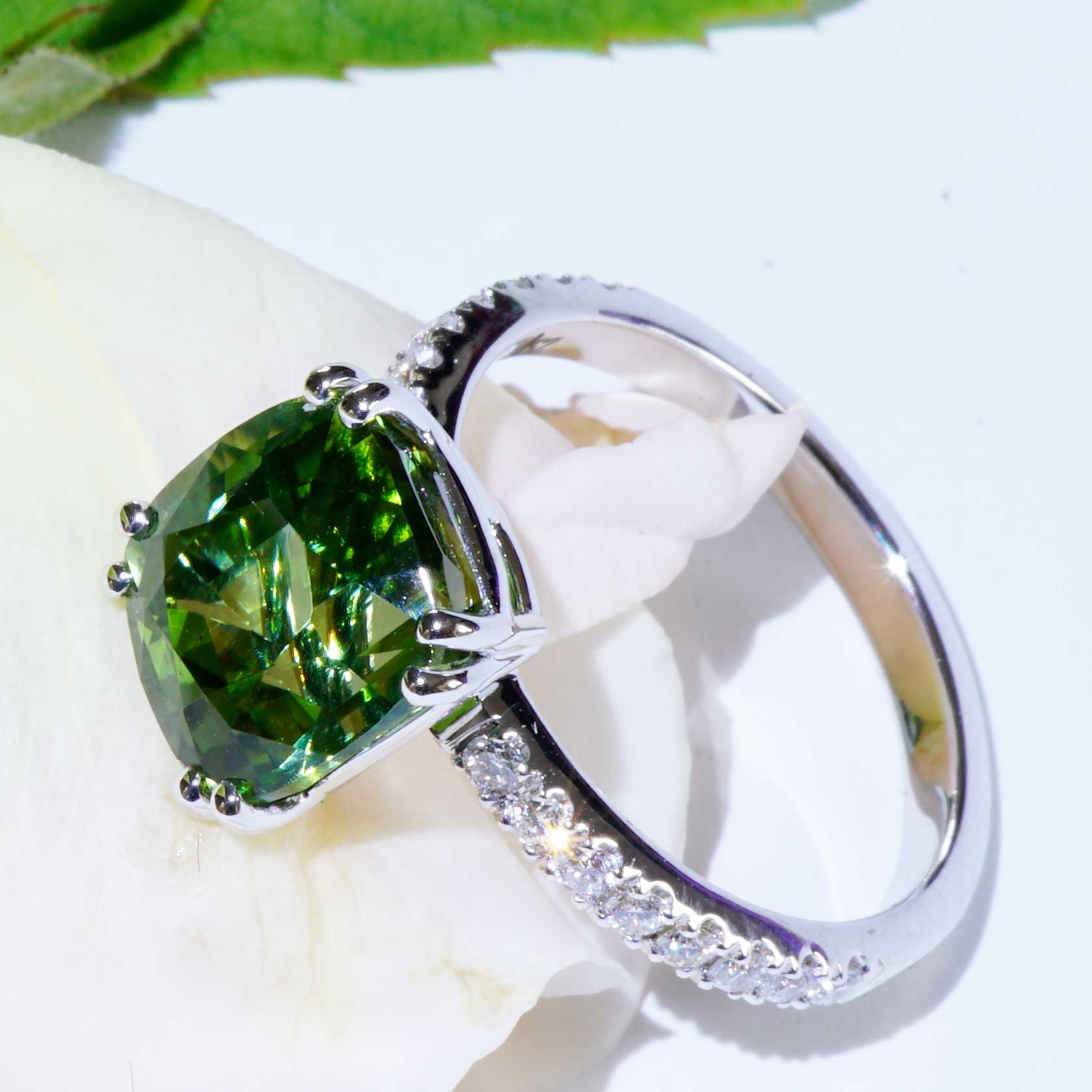 Lagun Green-Blue Tourmaline Brilliant Ring 750 white gold 4.86 ct 0.33 ctTop Quality from Afghanistan
