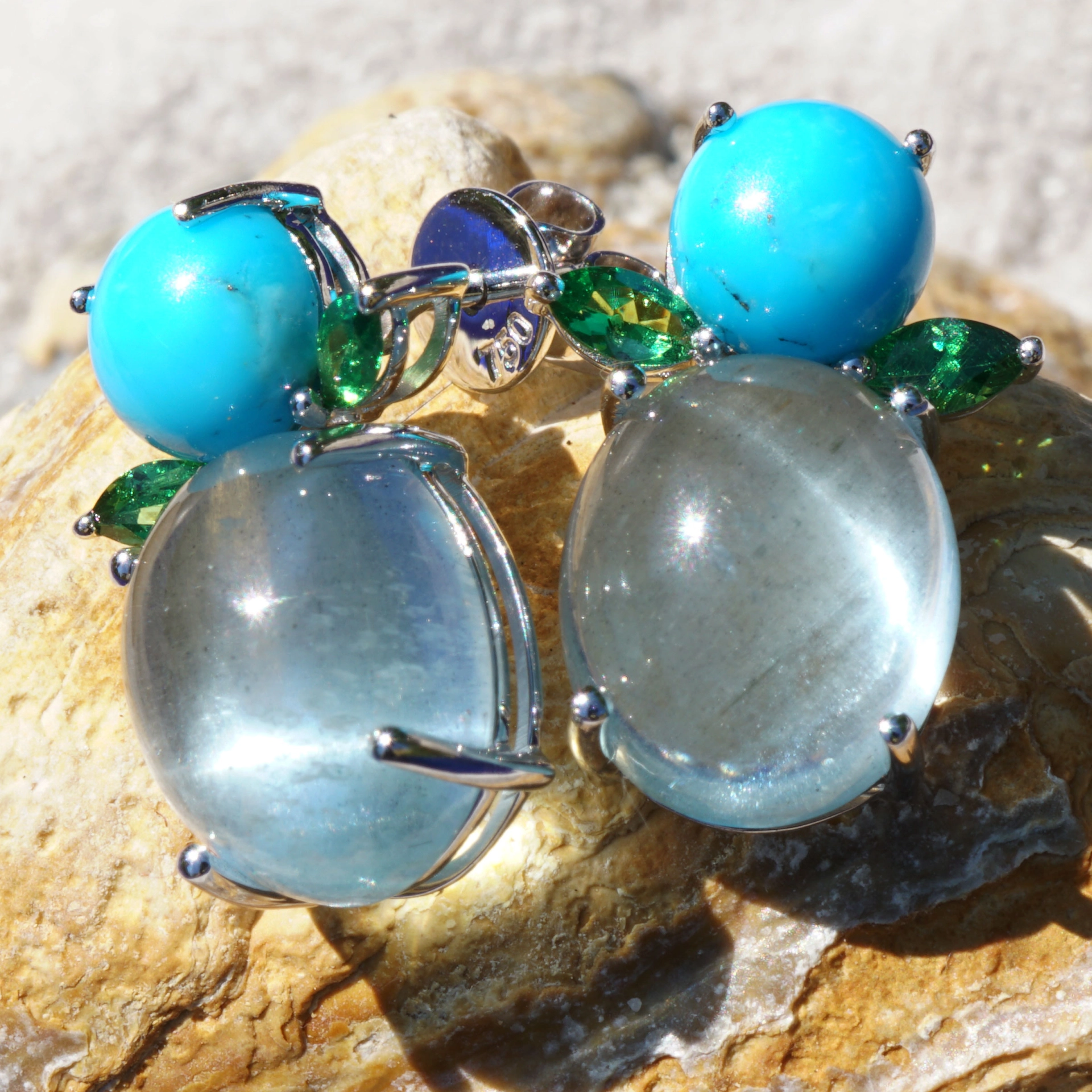 Aquamarin Turqouise Dematoid Earrings 18 kt Whitegold .....little Angels