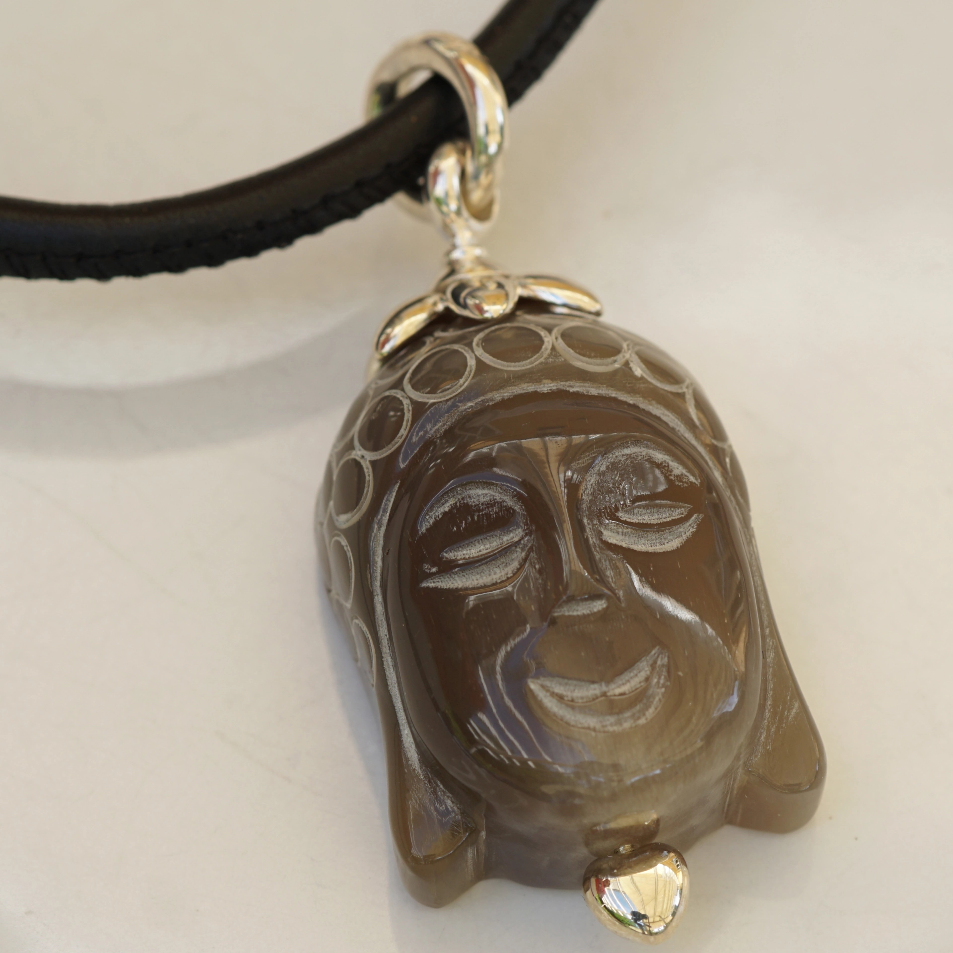 Chilango Anhänger Buddha Horn 925er Silber natur handcarfed 68 x 28 mm