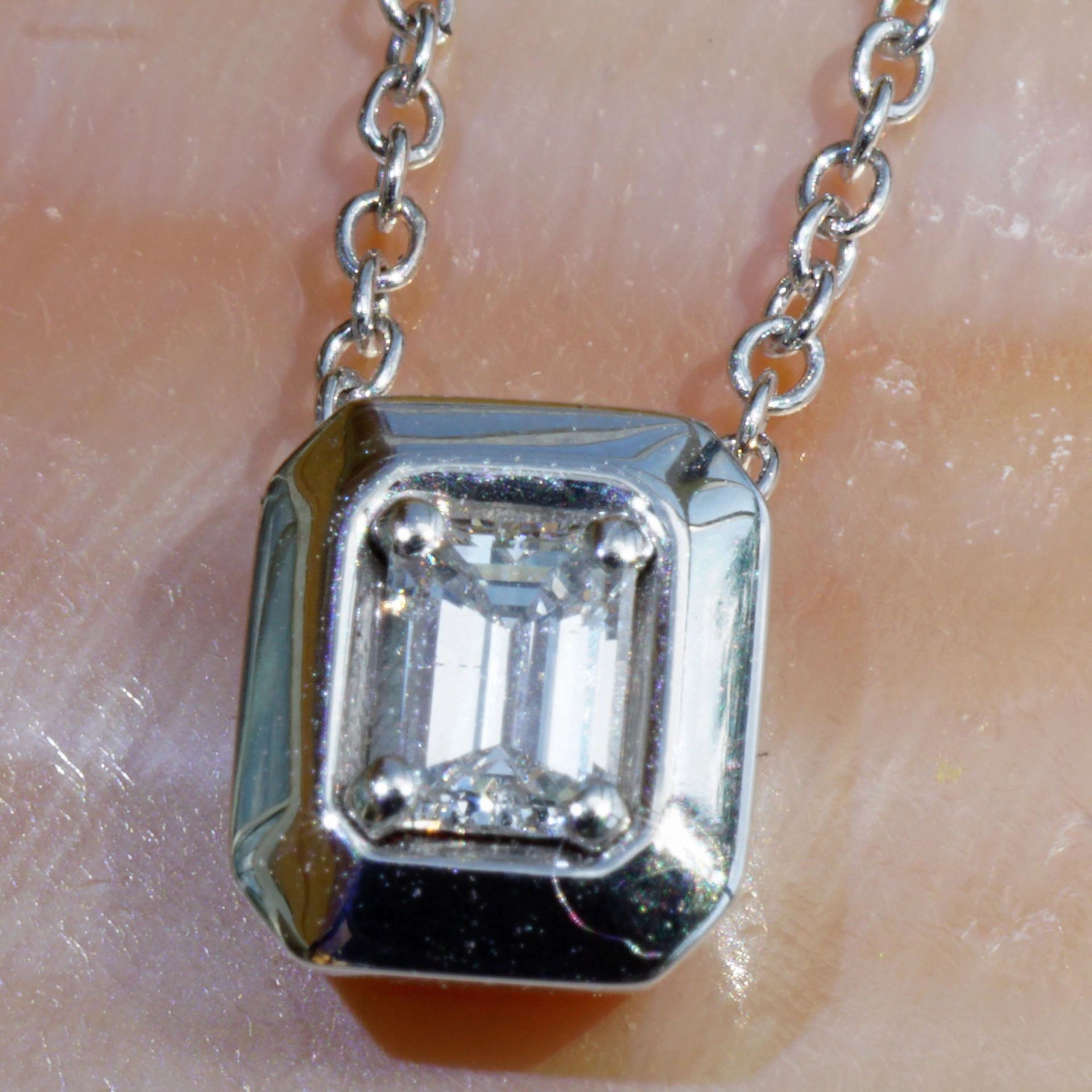 Diamond Emeraldcut Necklace GIA Certificate 0.30 ct River E VVS 18kt Whitegold