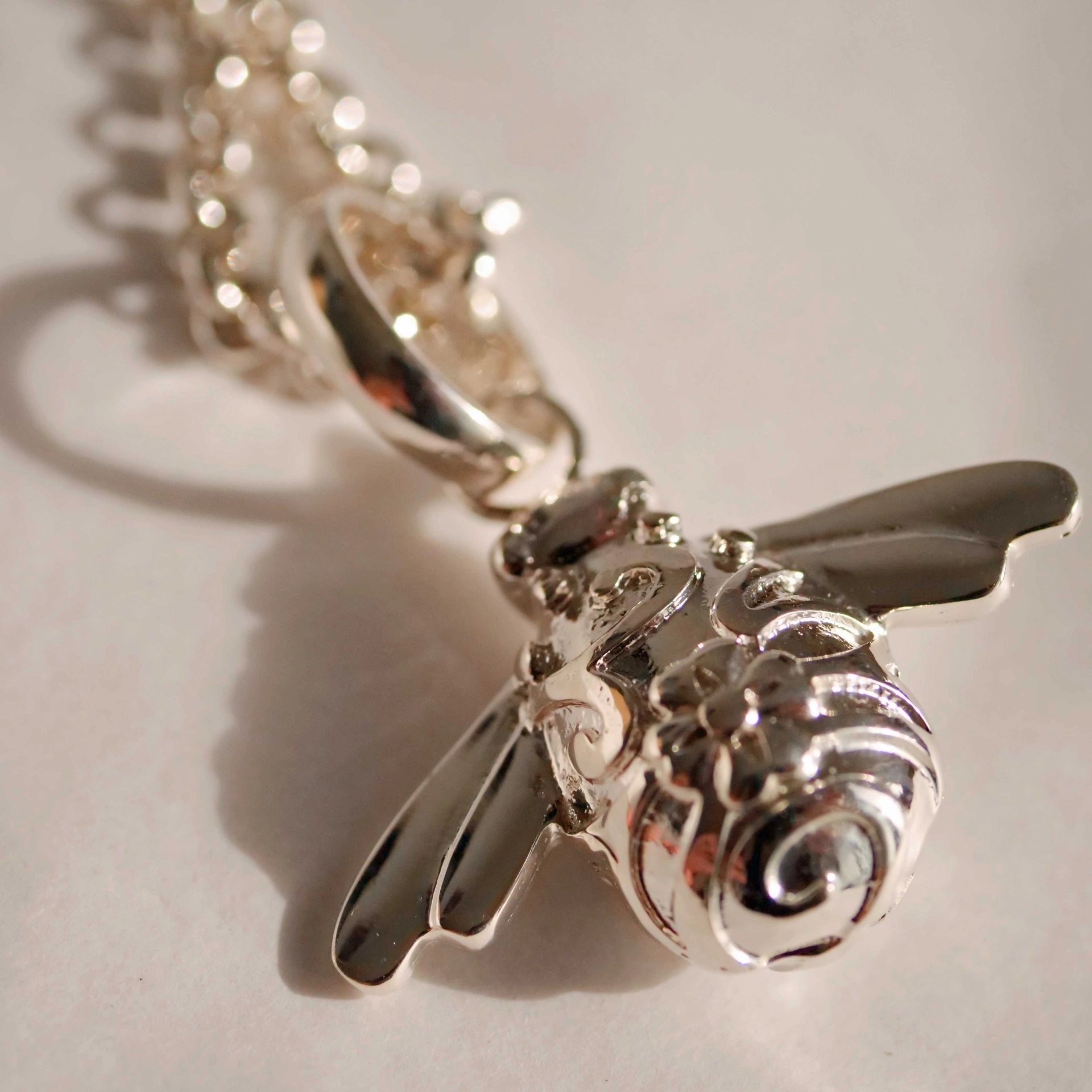 Chilango Pendant Queen Bee out of Nature 925 Silver sweet Bee 