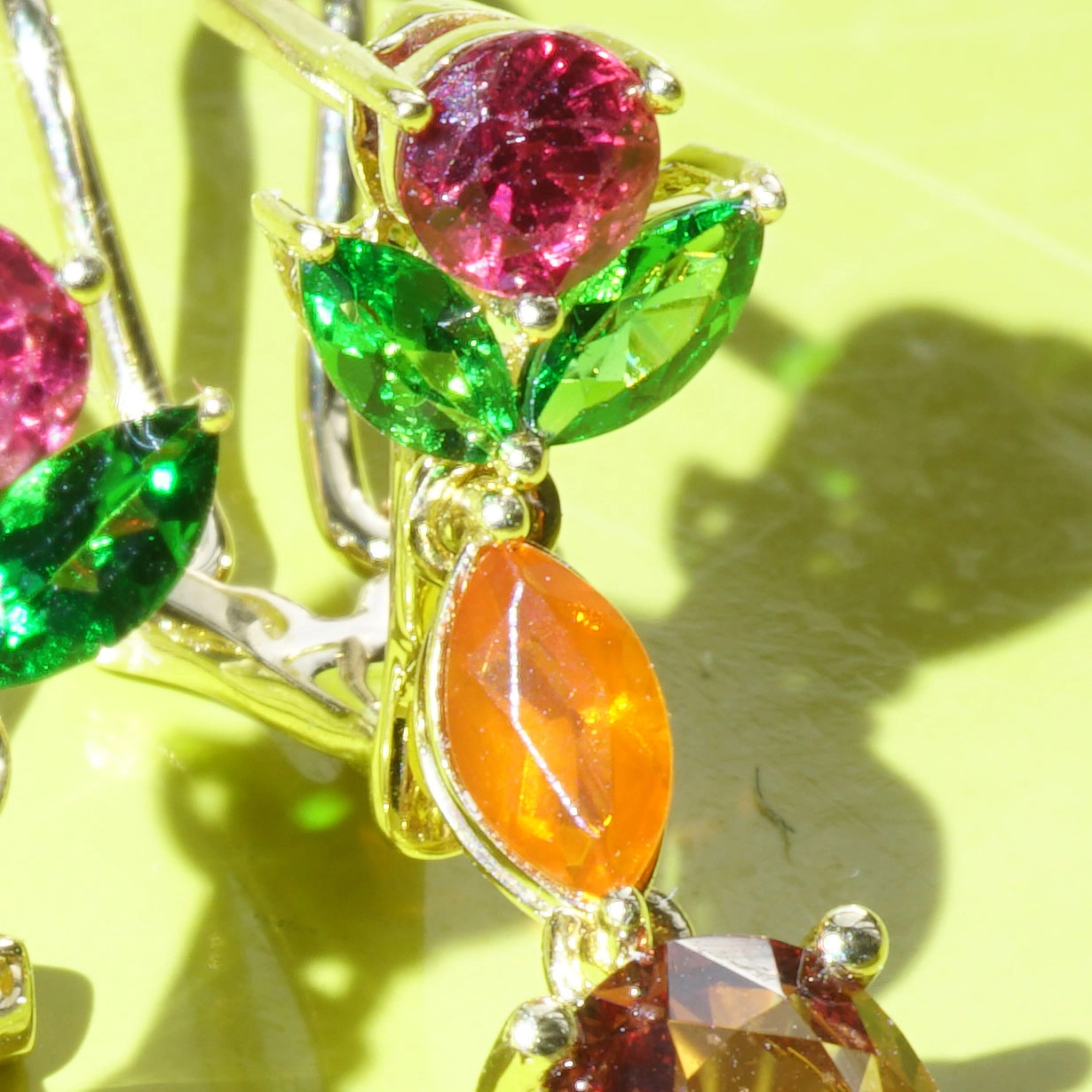 Gorgeous Colors like Blossoms in the Wind...18 kt Yellowgold
