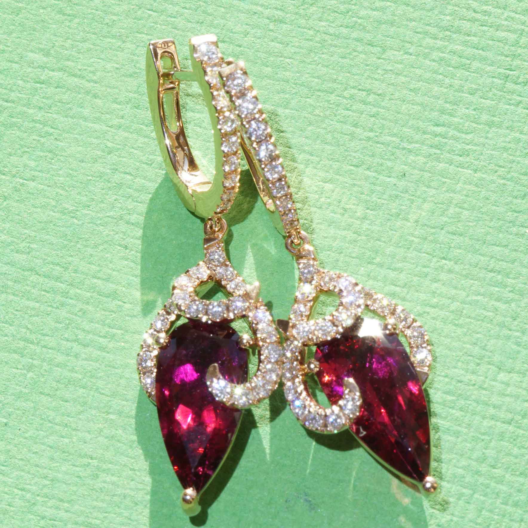 Rubellite Brilliant Earrings 750 Rose Gold 6 ct 0.70 ct.. Exception Tourmalines from Mozambique AAA+ it doesn't get any better