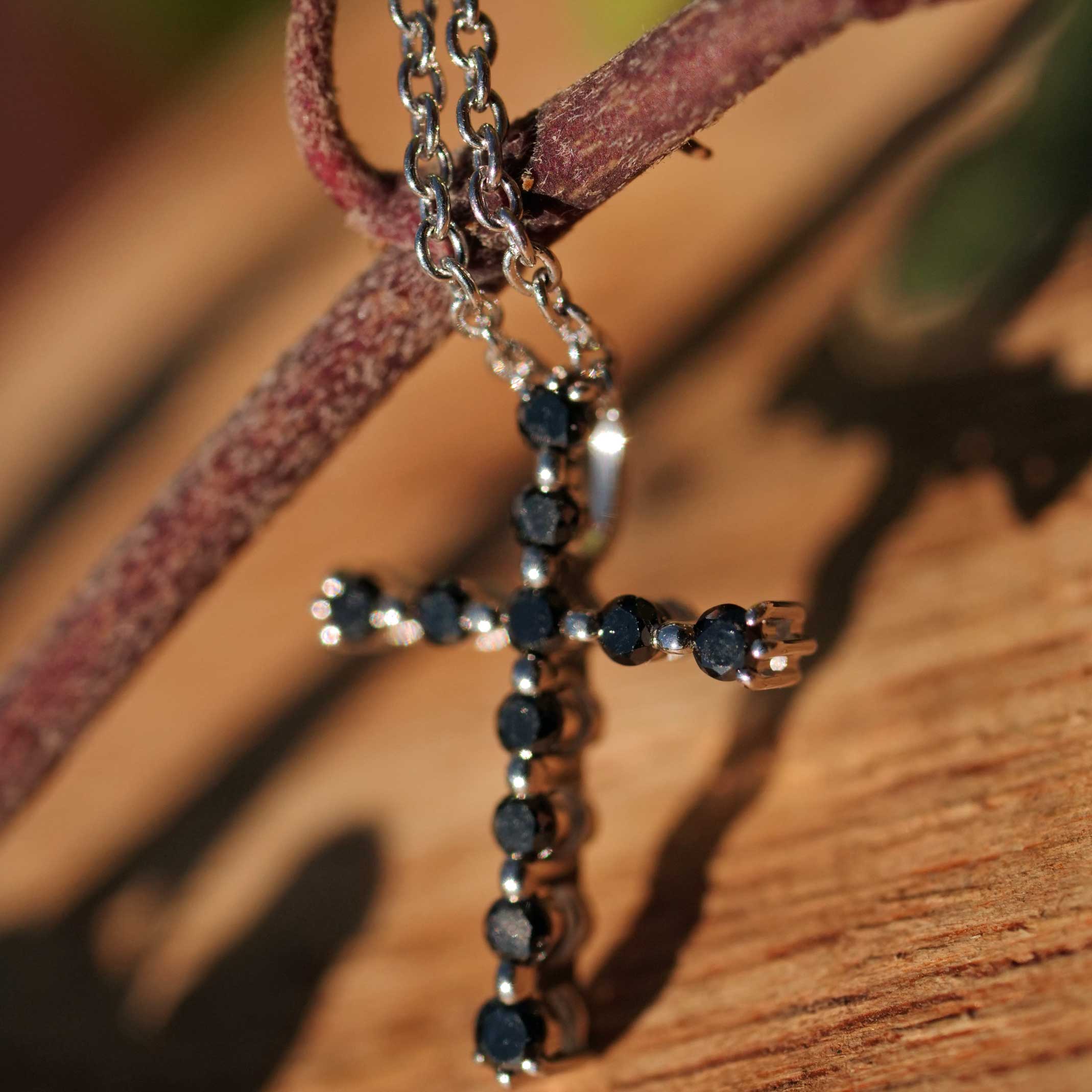 Black Diamond Brilliant Cross Pendant 0.15 ct 18 kt White Gold 