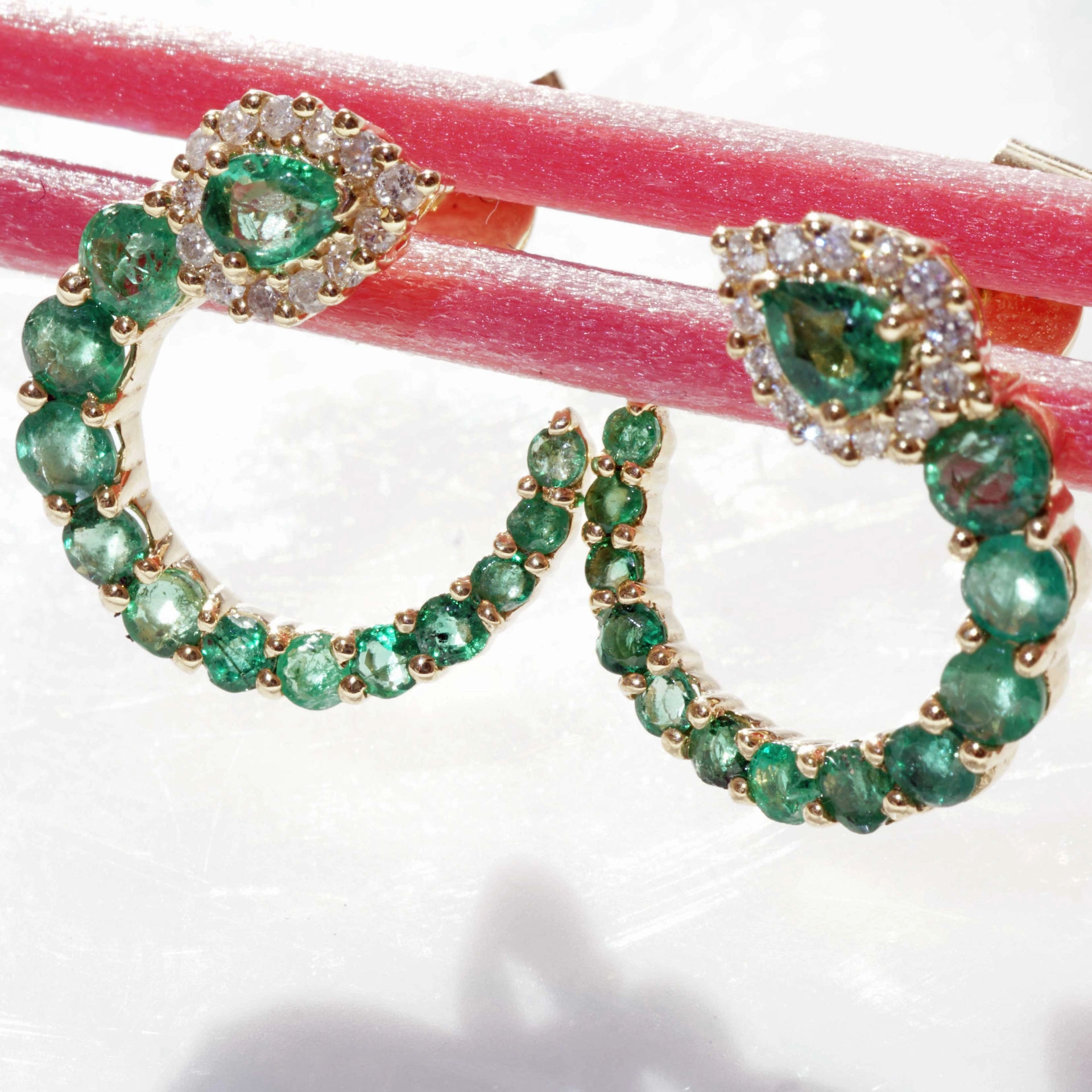 Emerald Brilliant Stud Earrings Three Quarter Circle 18 kt Yellow Gold