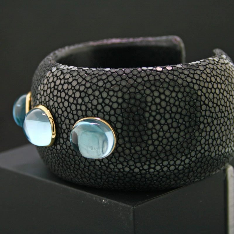 Waterblue Topazes "Blue Eternity" a highquality Stingray Bangle