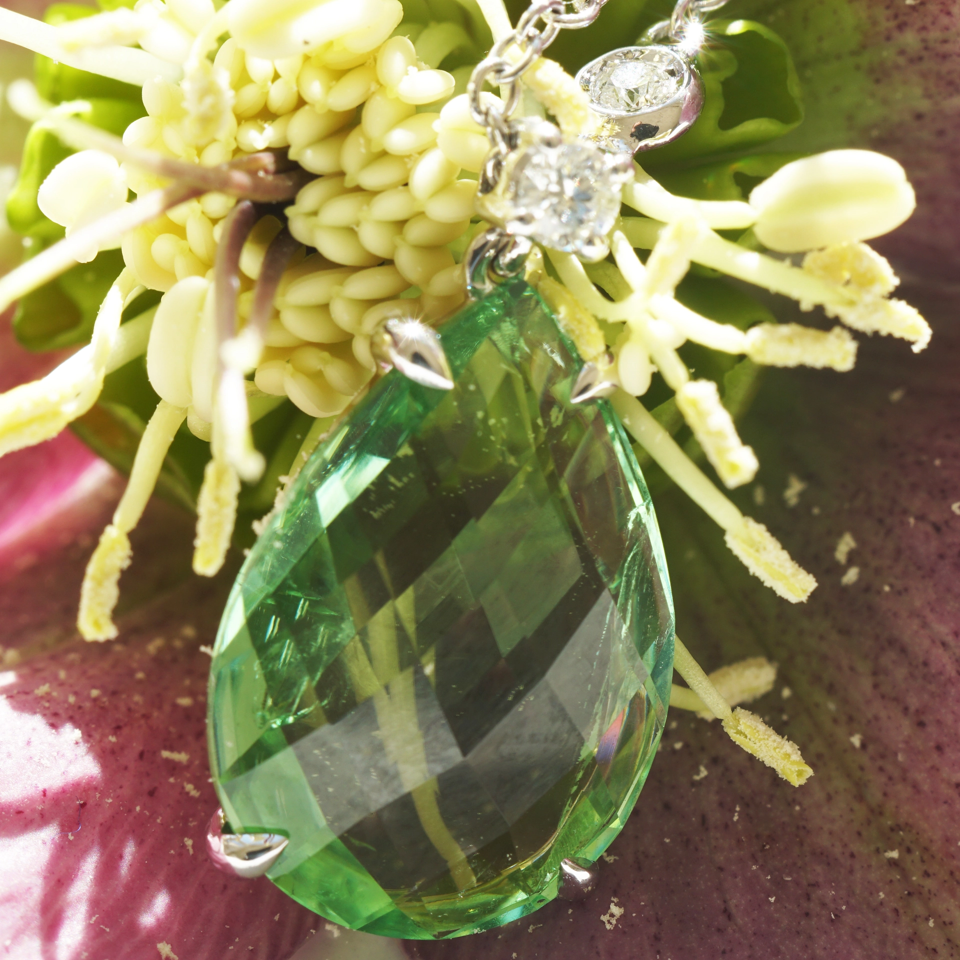 Peridot Brillant Collier 43 cm 750er Weissgold 5 ct 0.13 ct mintfarben Pakistan