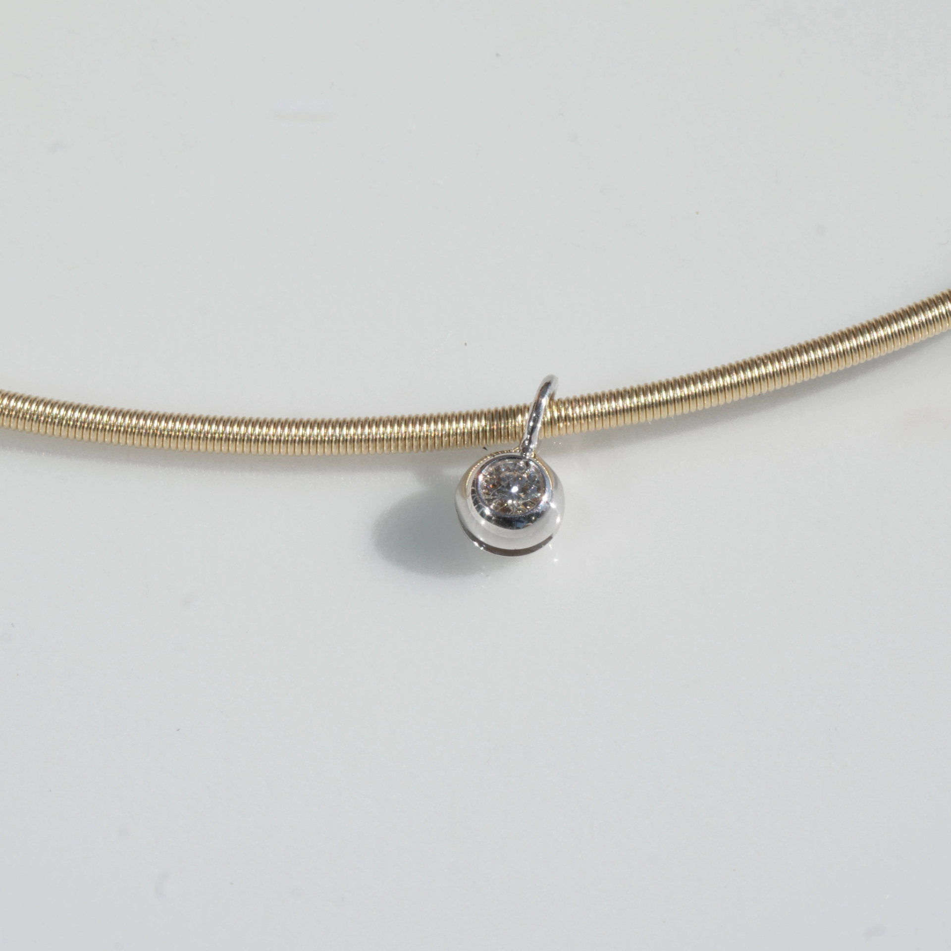 Brilliant Necklace Ivy 18 kt Yellow Gold Wire Wrapping Präzion from Jewelery Silhouette Germany